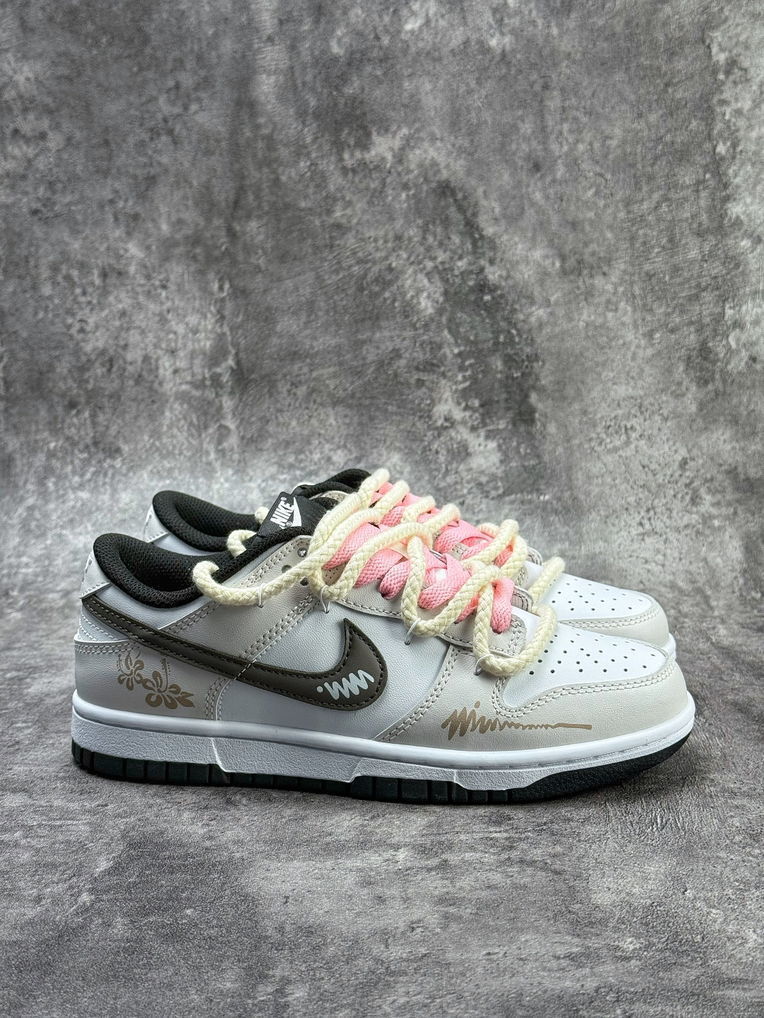 Nike SB Dunk Low 白灰绑带 DD1391-100-Top High Quatity Cheap Sneakers Fashion Clothing Clothes Bags handbags Shoes of all Brand wholesale With The best Quality And Beautiful Price from China Factory Chinese suppliers wholesaler seller Nike SB Dunk Low 白灰绑带 DD1391-100
