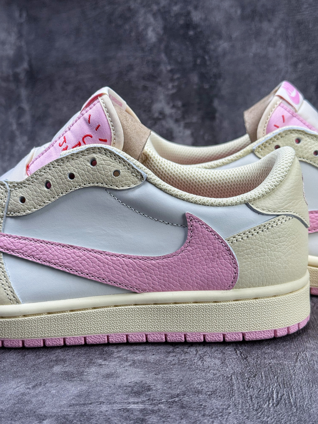 Travis Scott x Nike Air Jordan 1 Low 米白粉 Air Jordan 1 Low 反转倒钩 版本 IQ7604-100-Top High Quatity Cheap Sneakers Fashion Clothing Clothes Bags handbags Shoes of all Brand wholesale With The best Quality And Beautiful Price from China Factory Chinese suppliers wholesaler seller Travis Scott x Nike Air Jordan 1 Low 米白粉 Air Jordan 1 Low 反转倒钩 版本 IQ7604-100