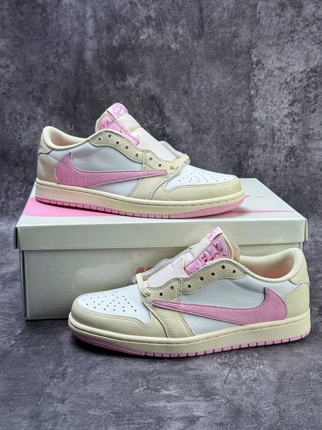 Travis Scott x Nike Air Jordan 1 Low 米白粉 Air Jordan 1 Low 反转倒钩 版本 IQ7604-100-Top High Quatity Cheap Sneakers Fashion Clothing Clothes Bags handbags Shoes of all Brand wholesale With The best Quality And Beautiful Price from China Factory Chinese suppliers wholesaler seller Travis Scott x Nike Air Jordan 1 Low 米白粉 Air Jordan 1 Low 反转倒钩 版本 IQ7604-100
