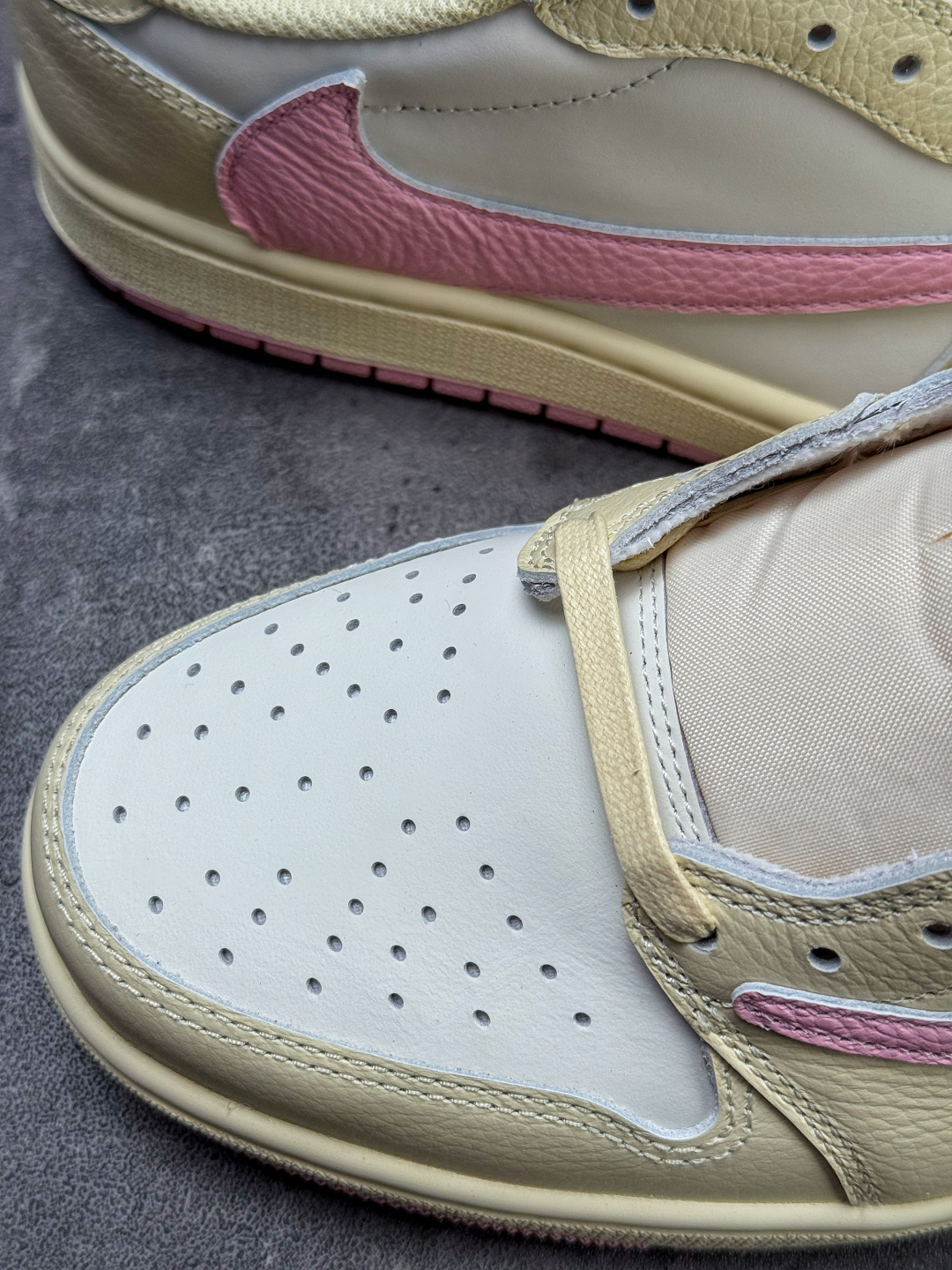 Travis Scott x Nike Air Jordan 1 Low 米白粉 Air Jordan 1 Low 反转倒钩 版本 IQ7604-100-Top High Quatity Cheap Sneakers Fashion Clothing Clothes Bags handbags Shoes of all Brand wholesale With The best Quality And Beautiful Price from China Factory Chinese suppliers wholesaler seller Travis Scott x Nike Air Jordan 1 Low 米白粉 Air Jordan 1 Low 反转倒钩 版本 IQ7604-100