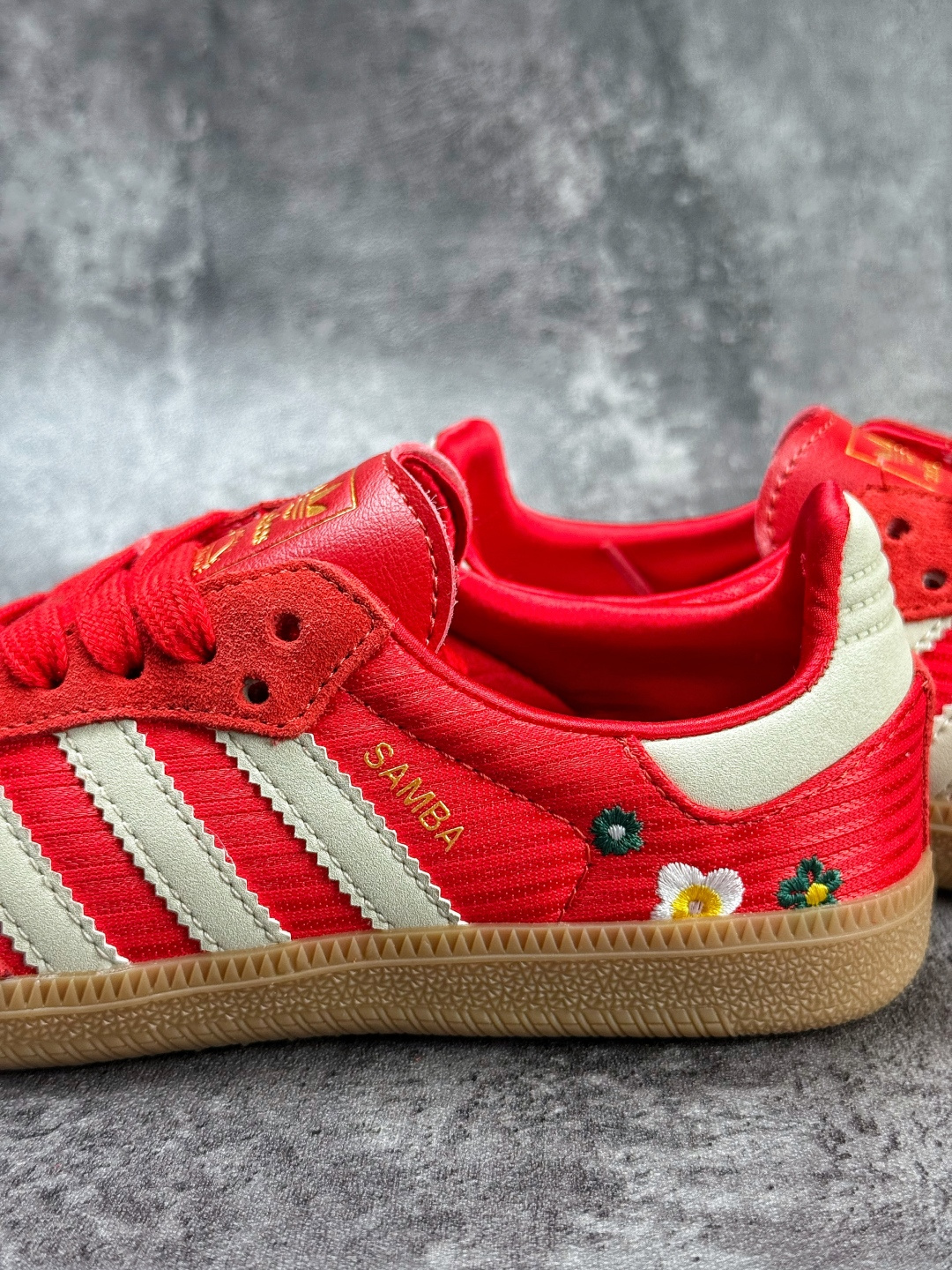 140 adidas originals Samba W 三叶草休闲防滑耐磨低帮板鞋 IH9056