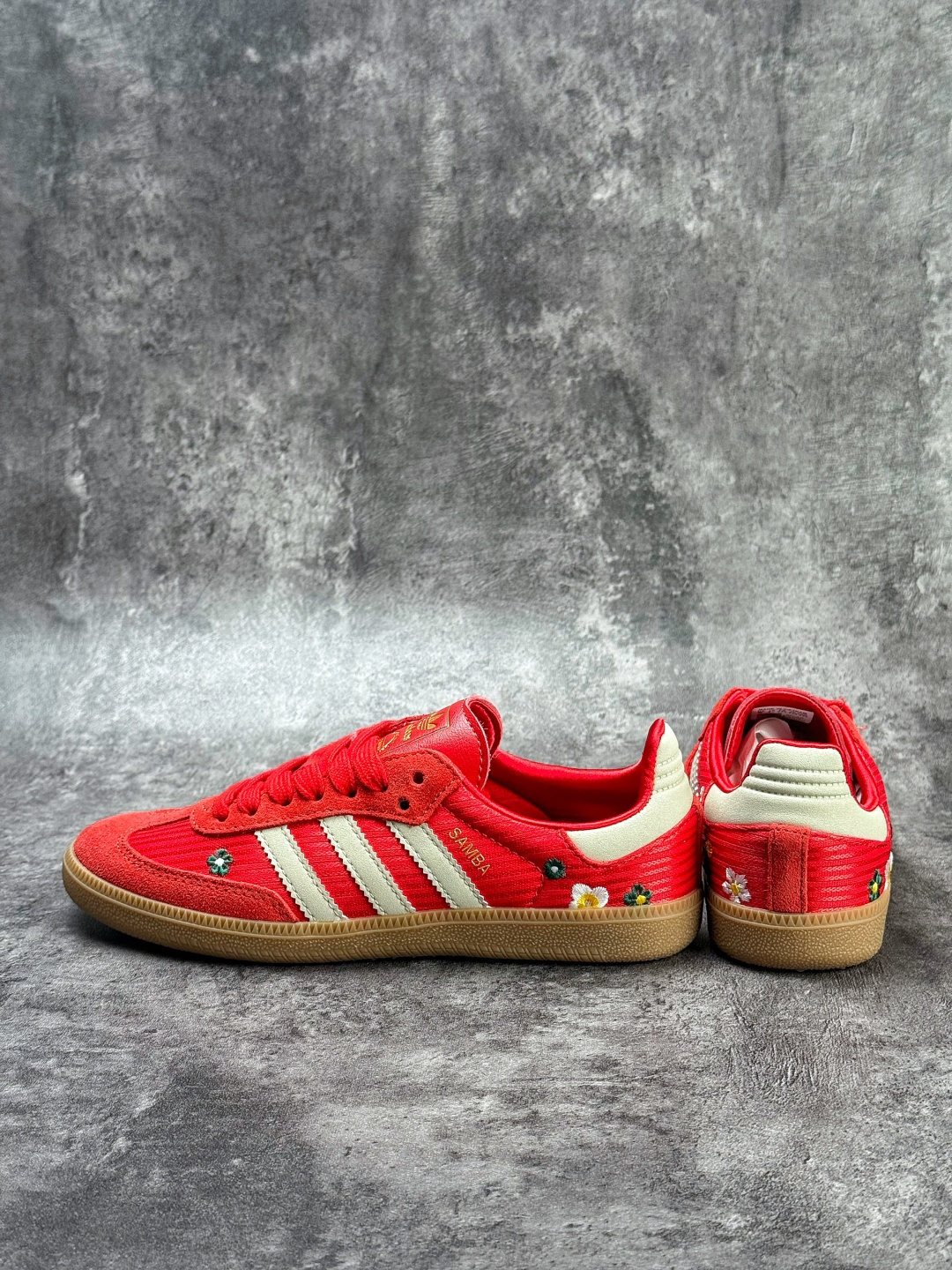 140 adidas originals Samba W 三叶草休闲防滑耐磨低帮板鞋 IH9056