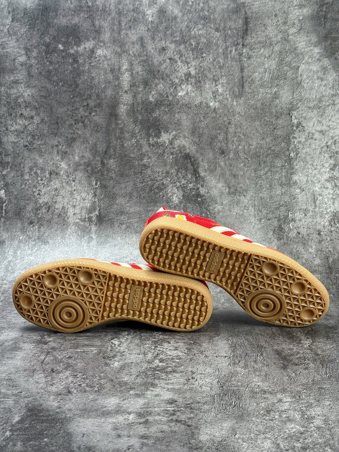 140 adidas originals Samba W 三叶草休闲防滑耐磨低帮板鞋 IH9056