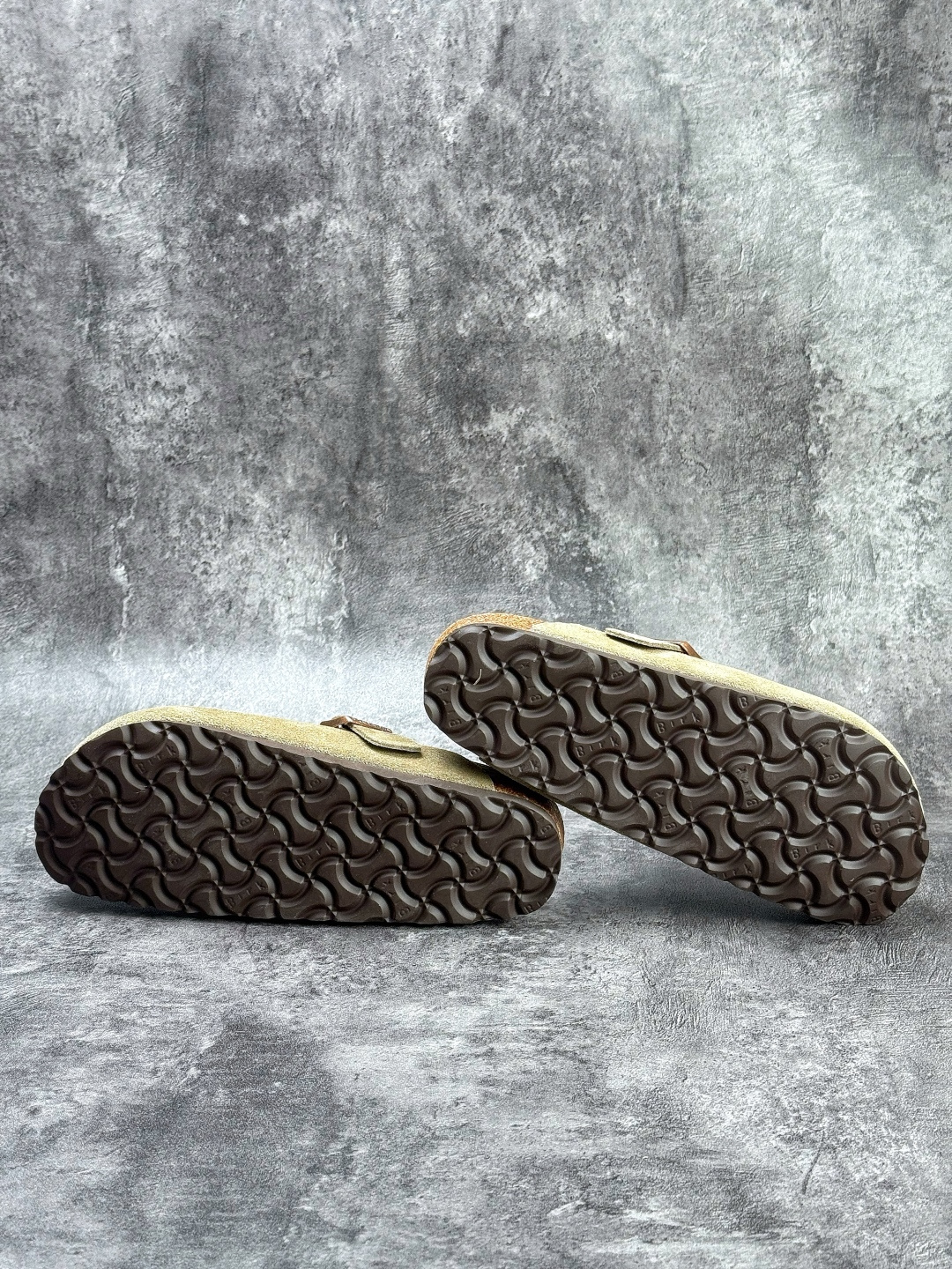 180 德国百年知名鞋履品牌·博肯 Birkenstock 半拖 0560771-Chinese UA Cheap High Quatity Brand Clothes Bags handbags Sneakers wholesale wholesaler seller from China Factory suppliers Fashion Clothing Shoes best Quality Beautiful Price 180 德国百年知名鞋履品牌·博肯 Birkenstock 半拖 0560771