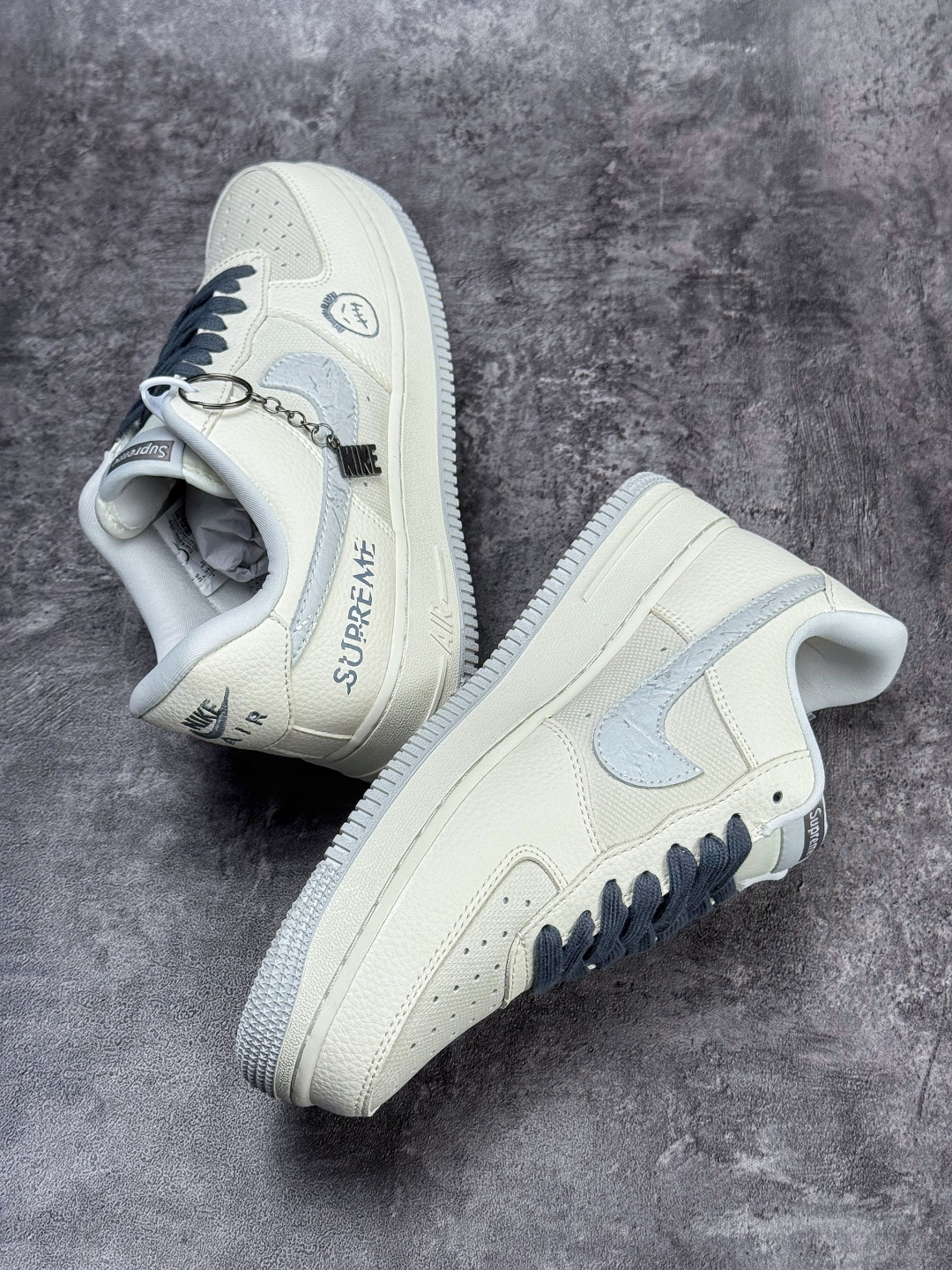 210 Nike Air Force 1 Low 07 x Superme 白灰 DW8806-009-Chinese UA Cheap High Quatity Brand Clothes Bags handbags Sneakers wholesale wholesaler seller from China Factory suppliers Fashion Clothing Shoes best Quality Beautiful Price 210 Nike Air Force 1 Low 07 x Superme 白灰 DW8806-009