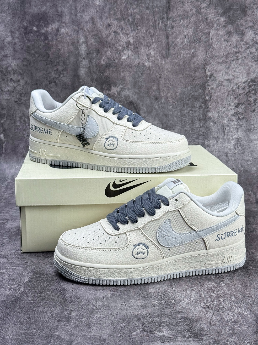 210 Nike Air Force 1 Low 07 x Superme 白灰 DW8806-009-Chinese UA Cheap High Quatity Brand Clothes Bags handbags Sneakers wholesale wholesaler seller from China Factory suppliers Fashion Clothing Shoes best Quality Beautiful Price 210 Nike Air Force 1 Low 07 x Superme 白灰 DW8806-009