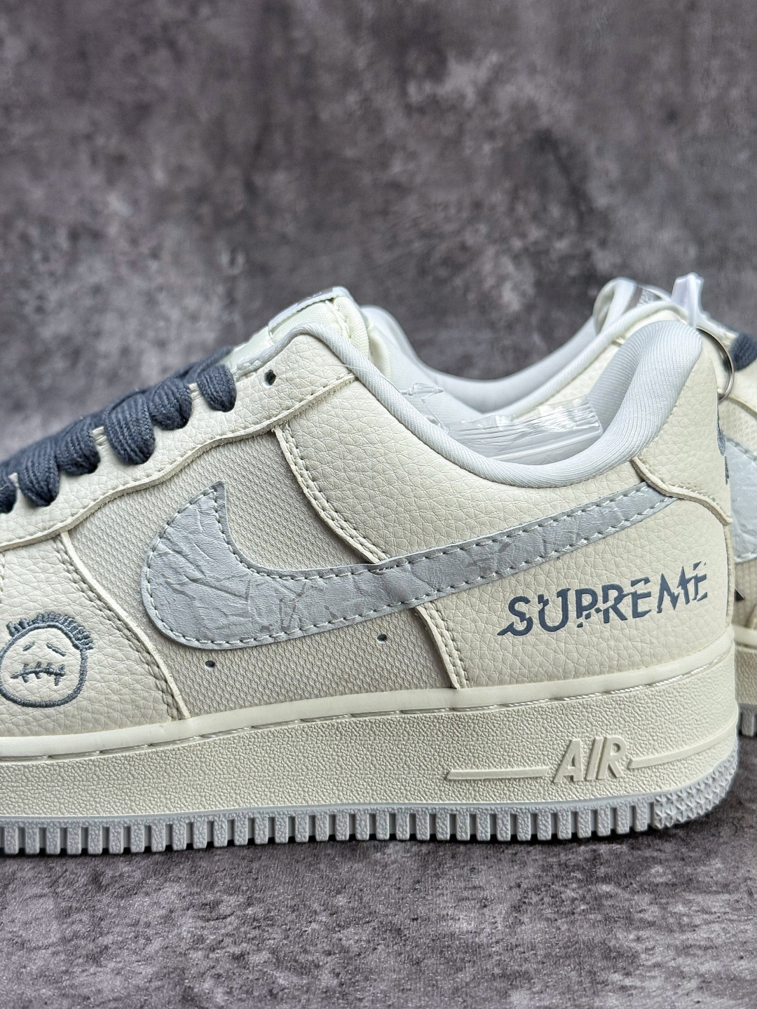 210 Nike Air Force 1 Low 07 x Superme 白灰 DW8806-009-Chinese UA Cheap High Quatity Brand Clothes Bags handbags Sneakers wholesale wholesaler seller from China Factory suppliers Fashion Clothing Shoes best Quality Beautiful Price 210 Nike Air Force 1 Low 07 x Superme 白灰 DW8806-009