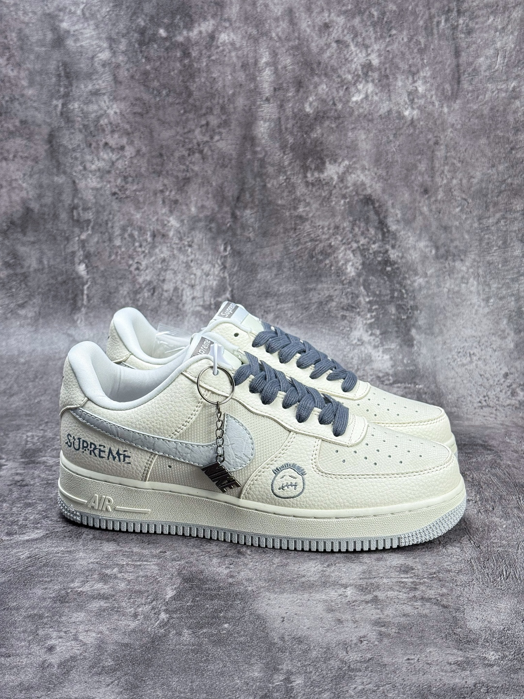 210 Nike Air Force 1 Low 07 x Superme 白灰 DW8806-009-Chinese UA Cheap High Quatity Brand Clothes Bags handbags Sneakers wholesale wholesaler seller from China Factory suppliers Fashion Clothing Shoes best Quality Beautiful Price 210 Nike Air Force 1 Low 07 x Superme 白灰 DW8806-009
