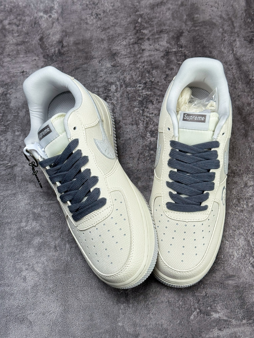 210 Nike Air Force 1 Low 07 x Superme 白灰 DW8806-009-Chinese UA Cheap High Quatity Brand Clothes Bags handbags Sneakers wholesale wholesaler seller from China Factory suppliers Fashion Clothing Shoes best Quality Beautiful Price 210 Nike Air Force 1 Low 07 x Superme 白灰 DW8806-009
