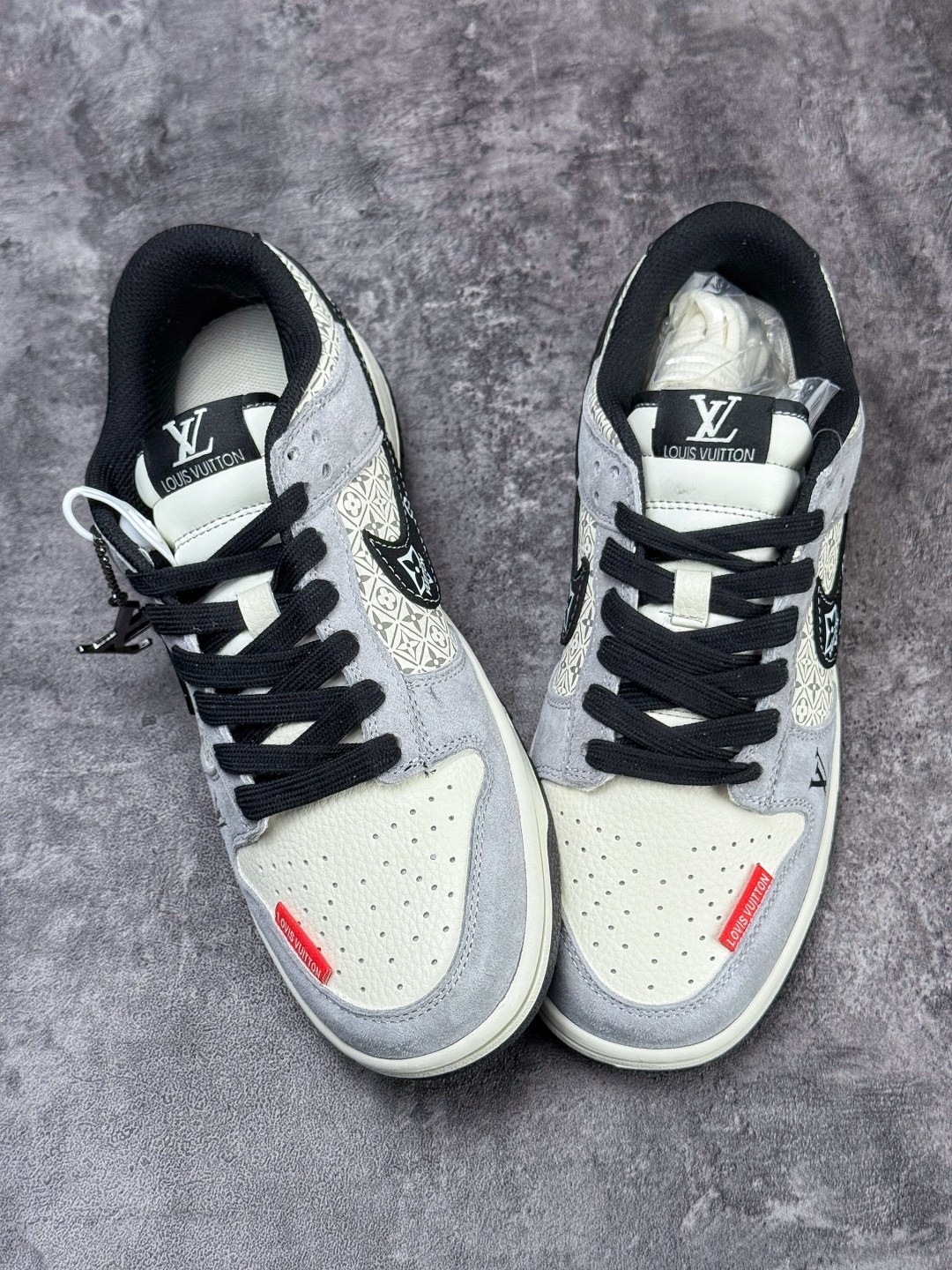 Nike SB Dunk Low x Louis Vuitton 灰白黑 DN3168-030-Top High Quatity Cheap Sneakers Fashion Clothing Clothes Bags handbags Shoes of all Brand wholesale With The best Quality And Beautiful Price from China Factory Chinese suppliers wholesaler seller Nike SB Dunk Low x Louis Vuitton 灰白黑 DN3168-030
