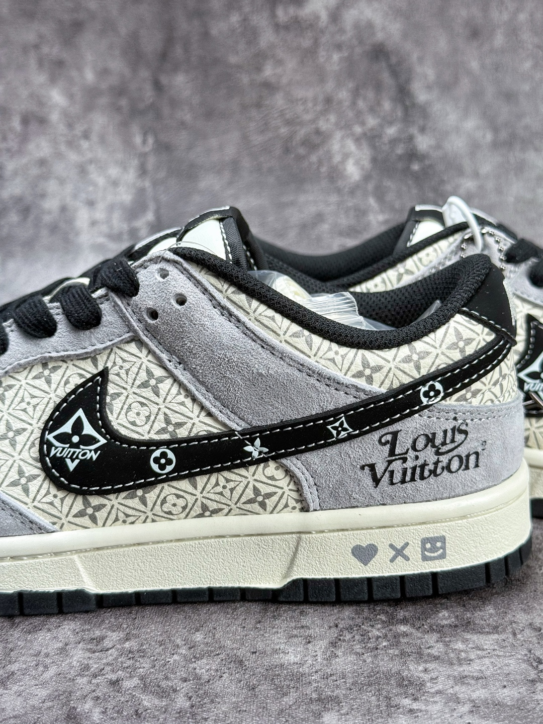 Nike SB Dunk Low x Louis Vuitton 灰白黑 DN3168-030-Top High Quatity Cheap Sneakers Fashion Clothing Clothes Bags handbags Shoes of all Brand wholesale With The best Quality And Beautiful Price from China Factory Chinese suppliers wholesaler seller Nike SB Dunk Low x Louis Vuitton 灰白黑 DN3168-030