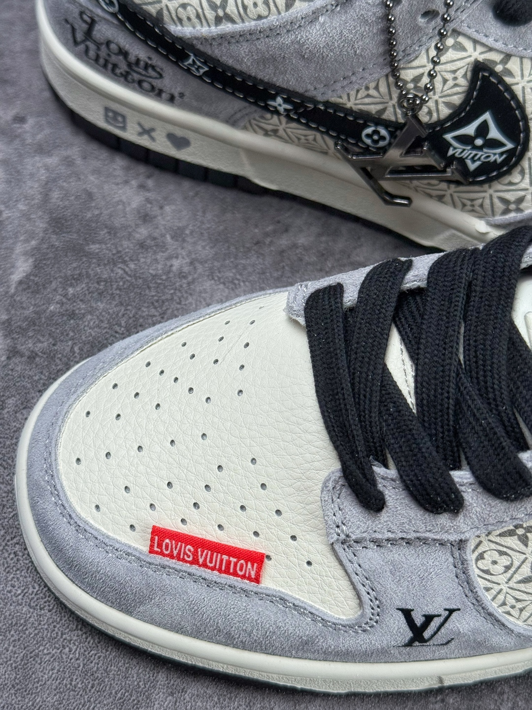 Nike SB Dunk Low x Louis Vuitton 灰白黑 DN3168-030-Top High Quatity Cheap Sneakers Fashion Clothing Clothes Bags handbags Shoes of all Brand wholesale With The best Quality And Beautiful Price from China Factory Chinese suppliers wholesaler seller Nike SB Dunk Low x Louis Vuitton 灰白黑 DN3168-030