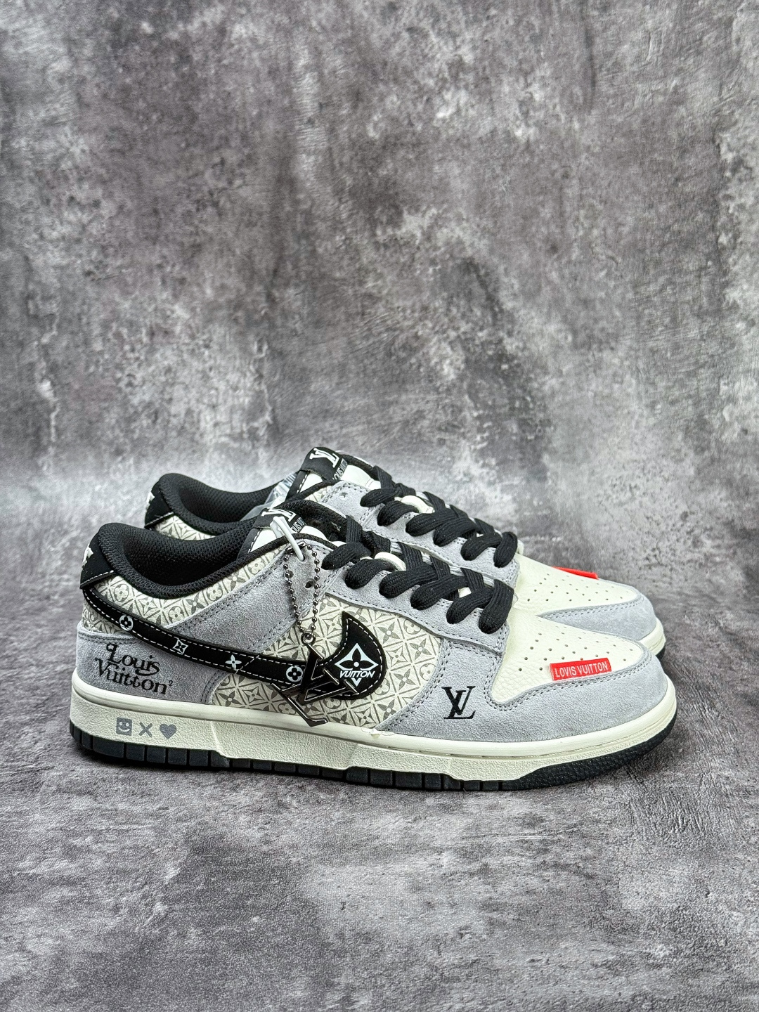 Nike SB Dunk Low x Louis Vuitton 灰白黑 DN3168-030-Top High Quatity Cheap Sneakers Fashion Clothing Clothes Bags handbags Shoes of all Brand wholesale With The best Quality And Beautiful Price from China Factory Chinese suppliers wholesaler seller Nike SB Dunk Low x Louis Vuitton 灰白黑 DN3168-030