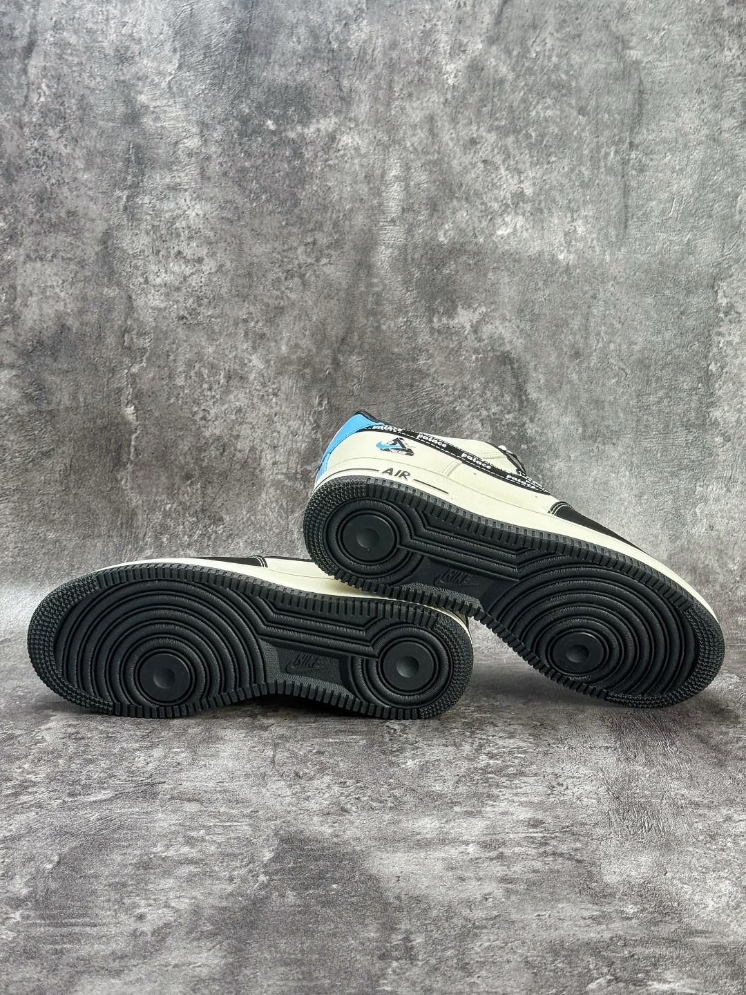 Nike Air Force 1 Low 07 x PALACE 黑白小勾满天星 DW8806-005-Top High Quatity Cheap Sneakers Fashion Clothing Clothes Bags handbags Shoes of all Brand wholesale With The best Quality And Beautiful Price from China Factory Chinese suppliers wholesaler seller Nike Air Force 1 Low 07 x PALACE 黑白小勾满天星 DW8806-005