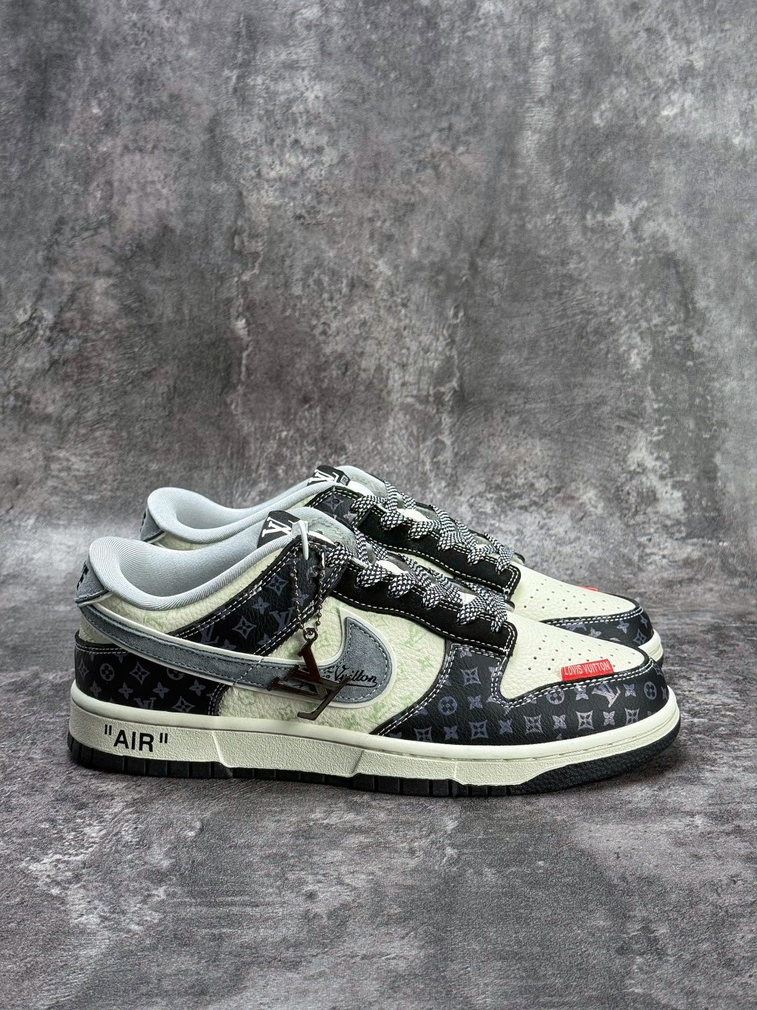 230 Nike SB Dunk Low x Louis Vuitton 黑白满天星 DN3168-035