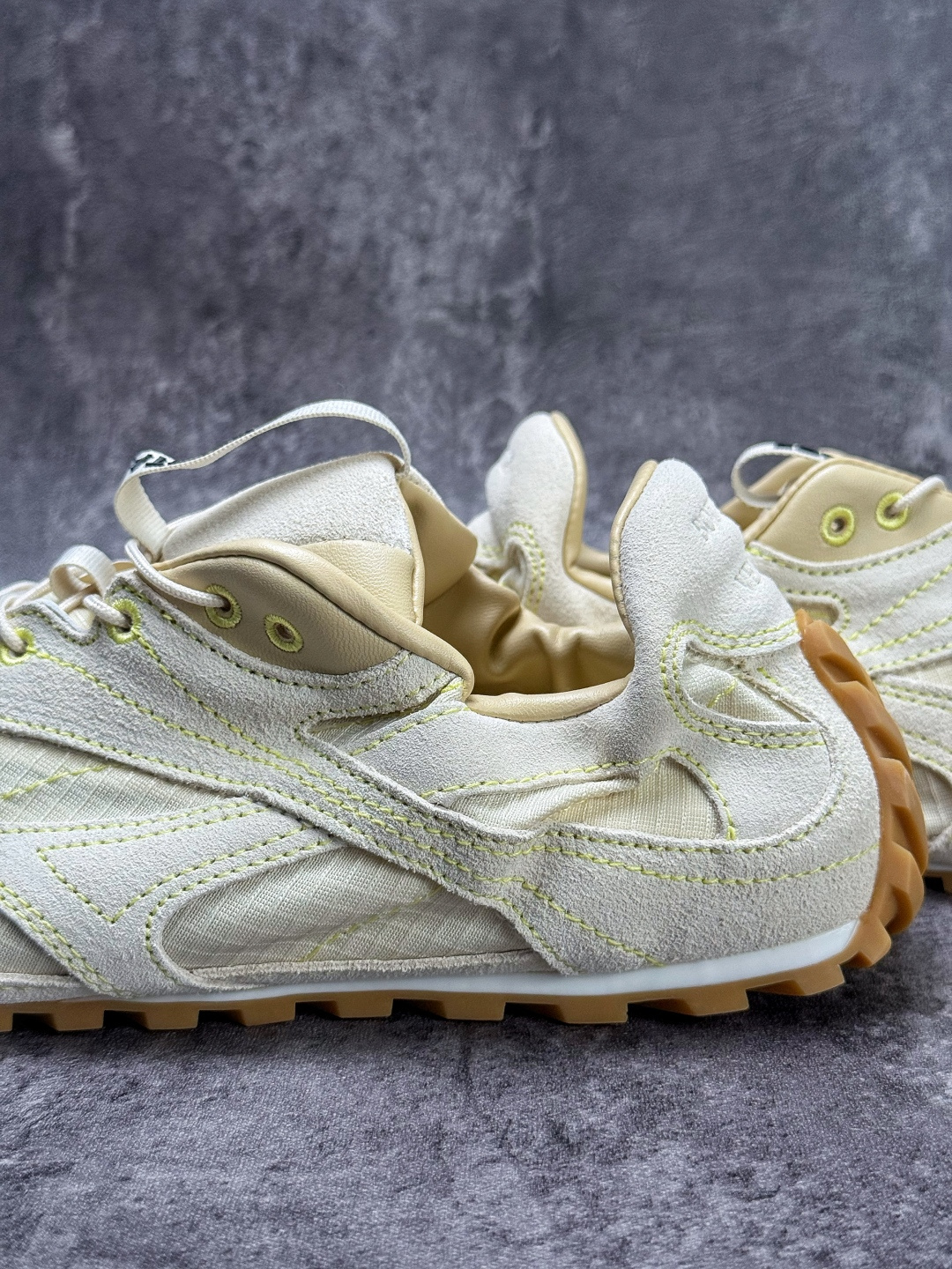 260 BOTTEGA VENETA Orbit Runner BV 葆蝶家时尚休闲情侣阿甘鞋 855200XG