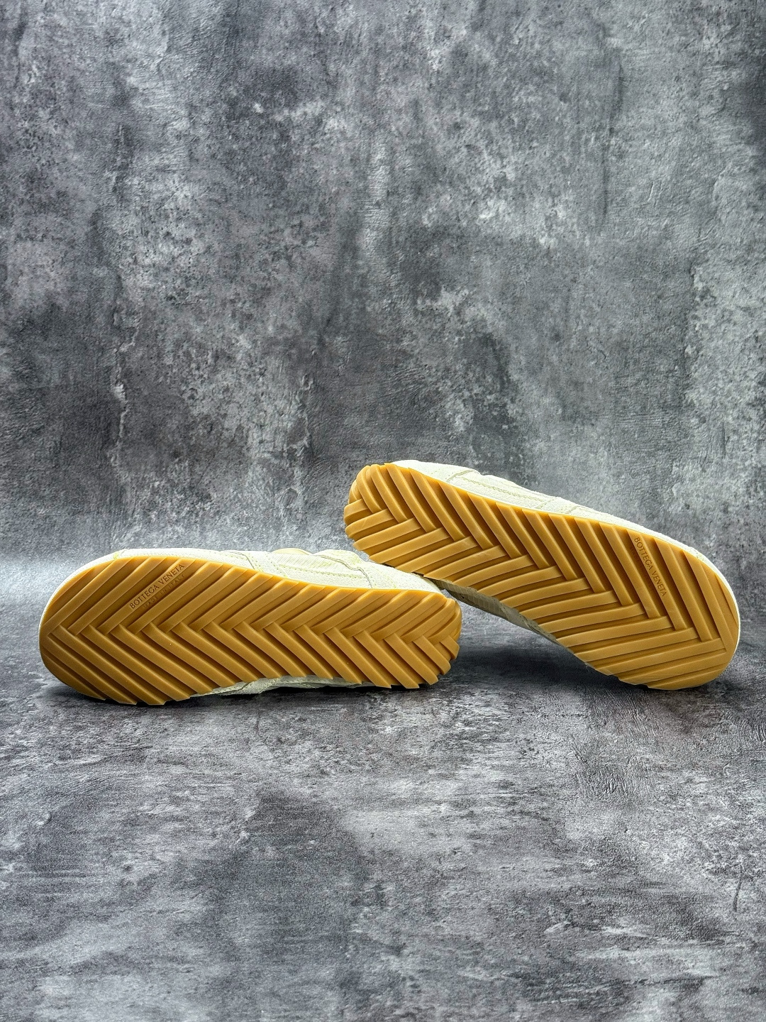 260 BOTTEGA VENETA Orbit Runner BV 葆蝶家时尚休闲情侣阿甘鞋 855200XG