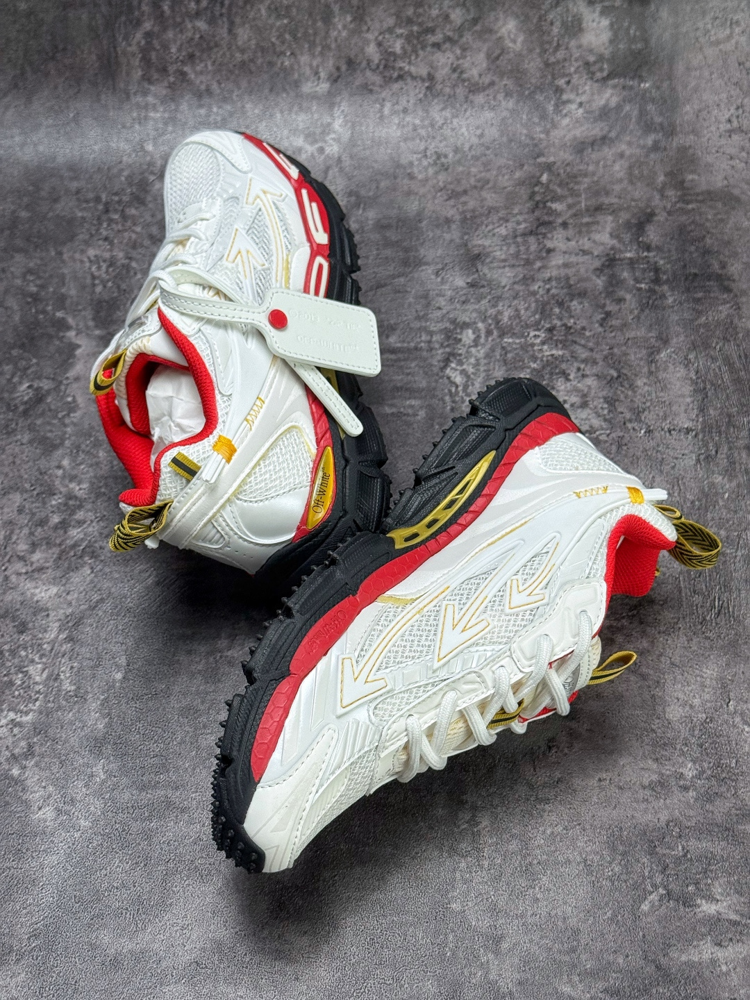 330 Off-White C/O VirGil Abloh 2024年OW最新款跑鞋