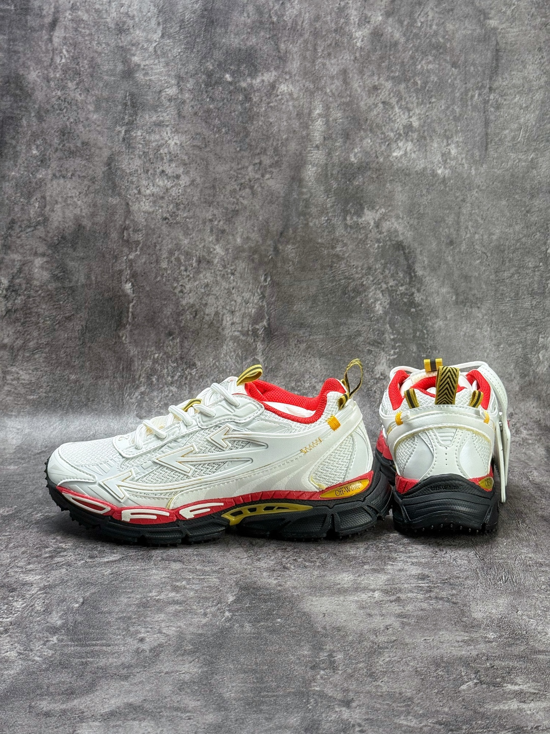 330 Off-White C/O VirGil Abloh 2024年OW最新款跑鞋