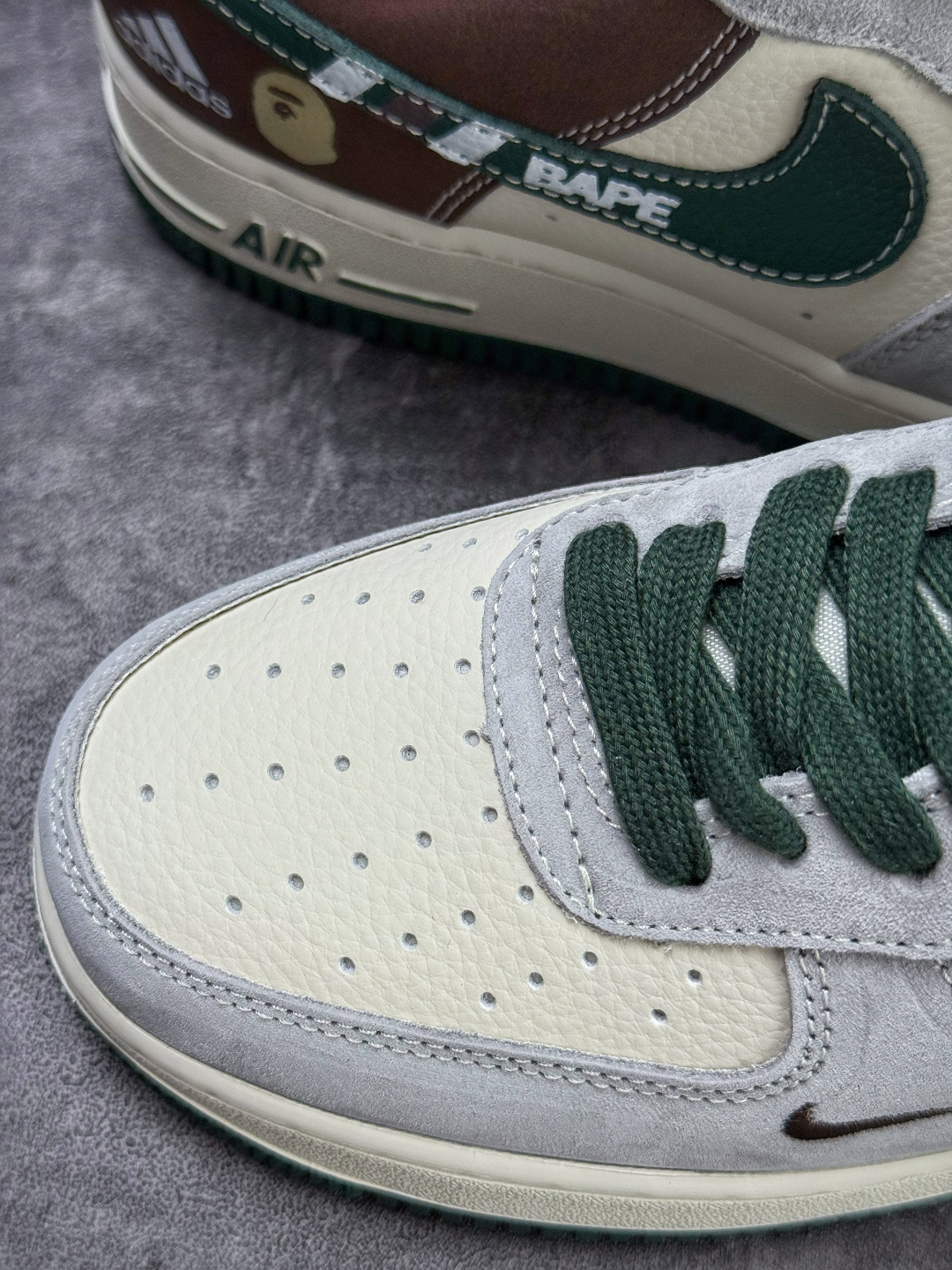 Nike Air Force 1 Low 07 x BAPE 灰白绿小勾 DW8806-012-Top High Quatity Cheap Sneakers Fashion Clothing Clothes Bags handbags Shoes of all Brand wholesale With The best Quality And Beautiful Price from China Factory Chinese suppliers wholesaler seller Nike Air Force 1 Low 07 x BAPE 灰白绿小勾 DW8806-012