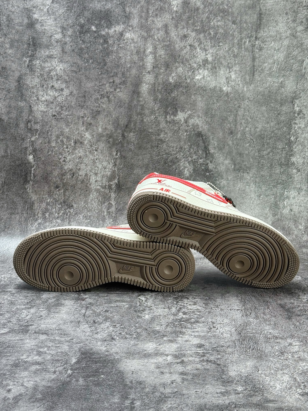 210 Nike Air Force 1 Low 07 x Louis Vuitton x Hello Kitty 白红 NH0601-549-Chinese UA Cheap High Quatity Brand Clothes Bags handbags Sneakers wholesale wholesaler seller from China Factory suppliers Fashion Clothing Shoes best Quality Beautiful Price 210 Nike Air Force 1 Low 07 x Louis Vuitton x Hello Kitty 白红 NH0601-549
