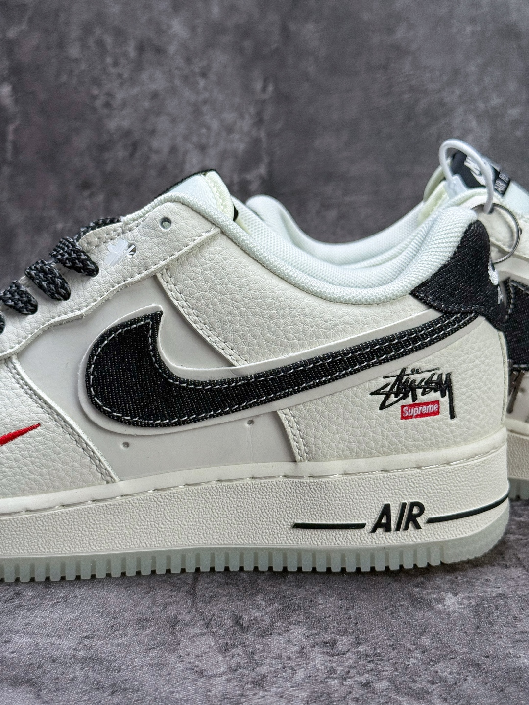 Nike Air Force 1 Low 07 x Stussy 白黑小勾满天星 DN9688-105-Top High Quatity Cheap Sneakers Fashion Clothing Clothes Bags handbags Shoes of all Brand wholesale With The best Quality And Beautiful Price from China Factory Chinese suppliers wholesaler seller Nike Air Force 1 Low 07 x Stussy 白黑小勾满天星 DN9688-105