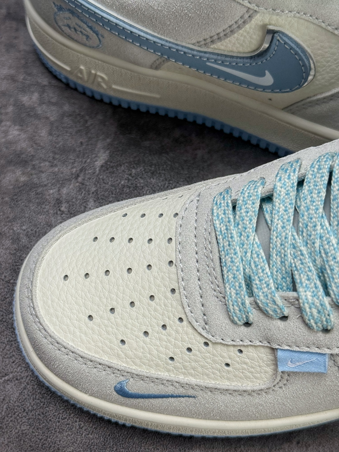 210 Nike Air Force 1 Low 07 灰白蓝小勾 SS1979-022-Chinese UA Cheap High Quatity Brand Clothes Bags handbags Sneakers wholesale wholesaler seller from China Factory suppliers Fashion Clothing Shoes best Quality Beautiful Price 210 Nike Air Force 1 Low 07 灰白蓝小勾 SS1979-022