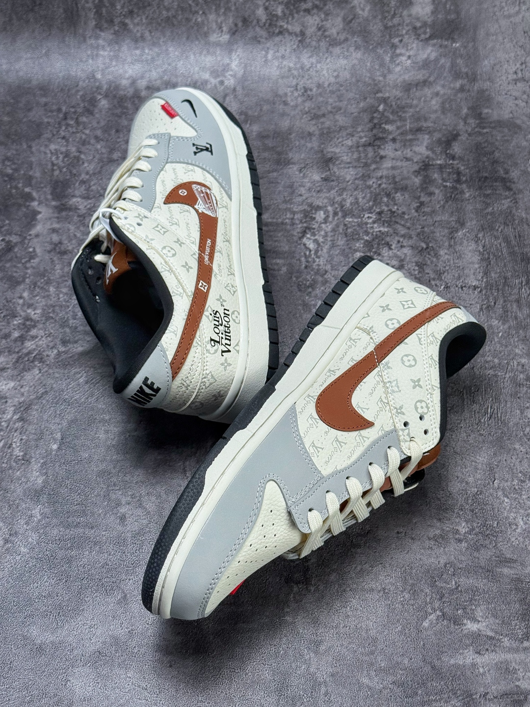 230 Nike SB Dunk Low x Louis Vuitton 灰白棕小勾 MN1688-114