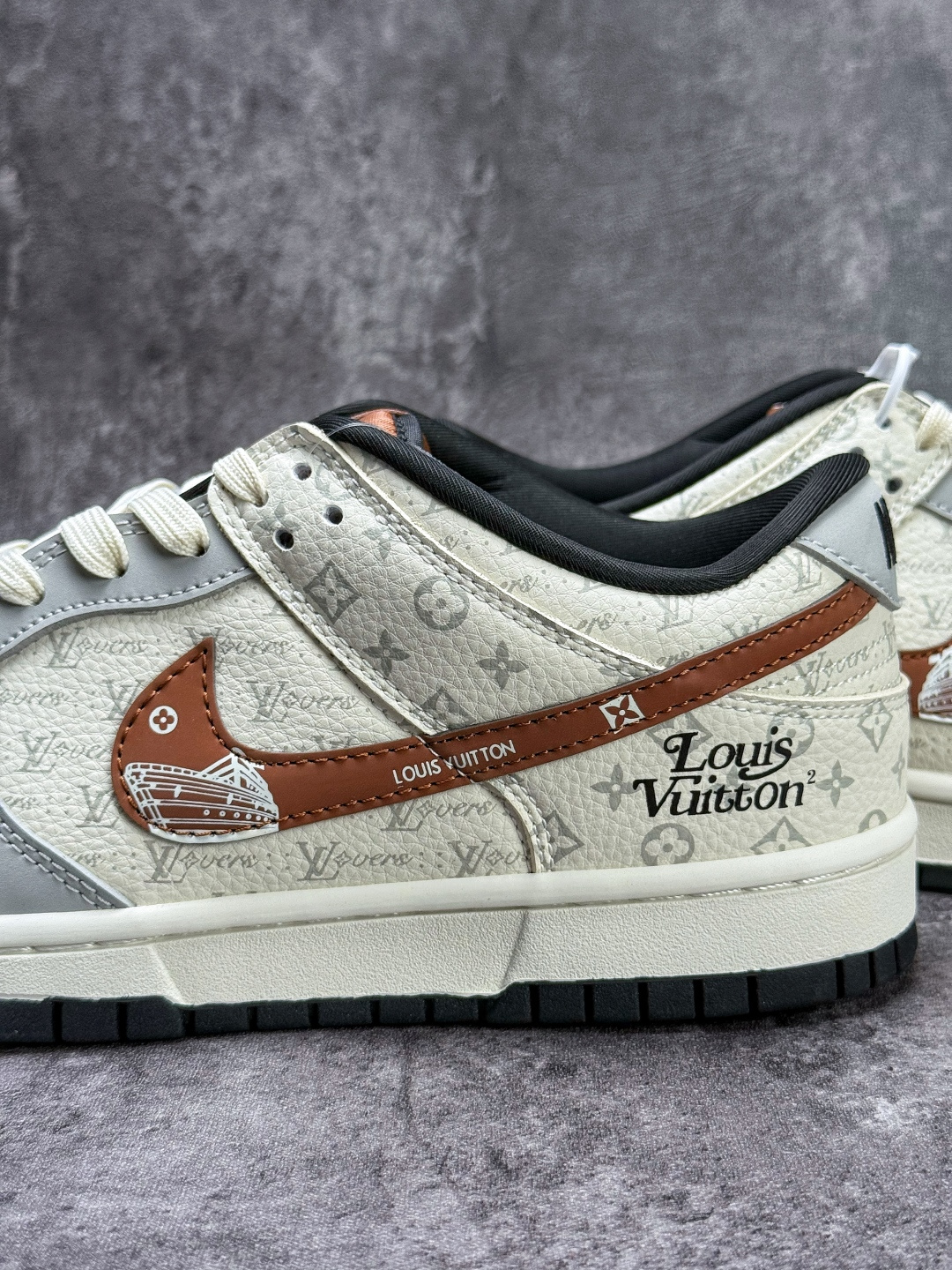 230 Nike SB Dunk Low x Louis Vuitton 灰白棕小勾 MN1688-114