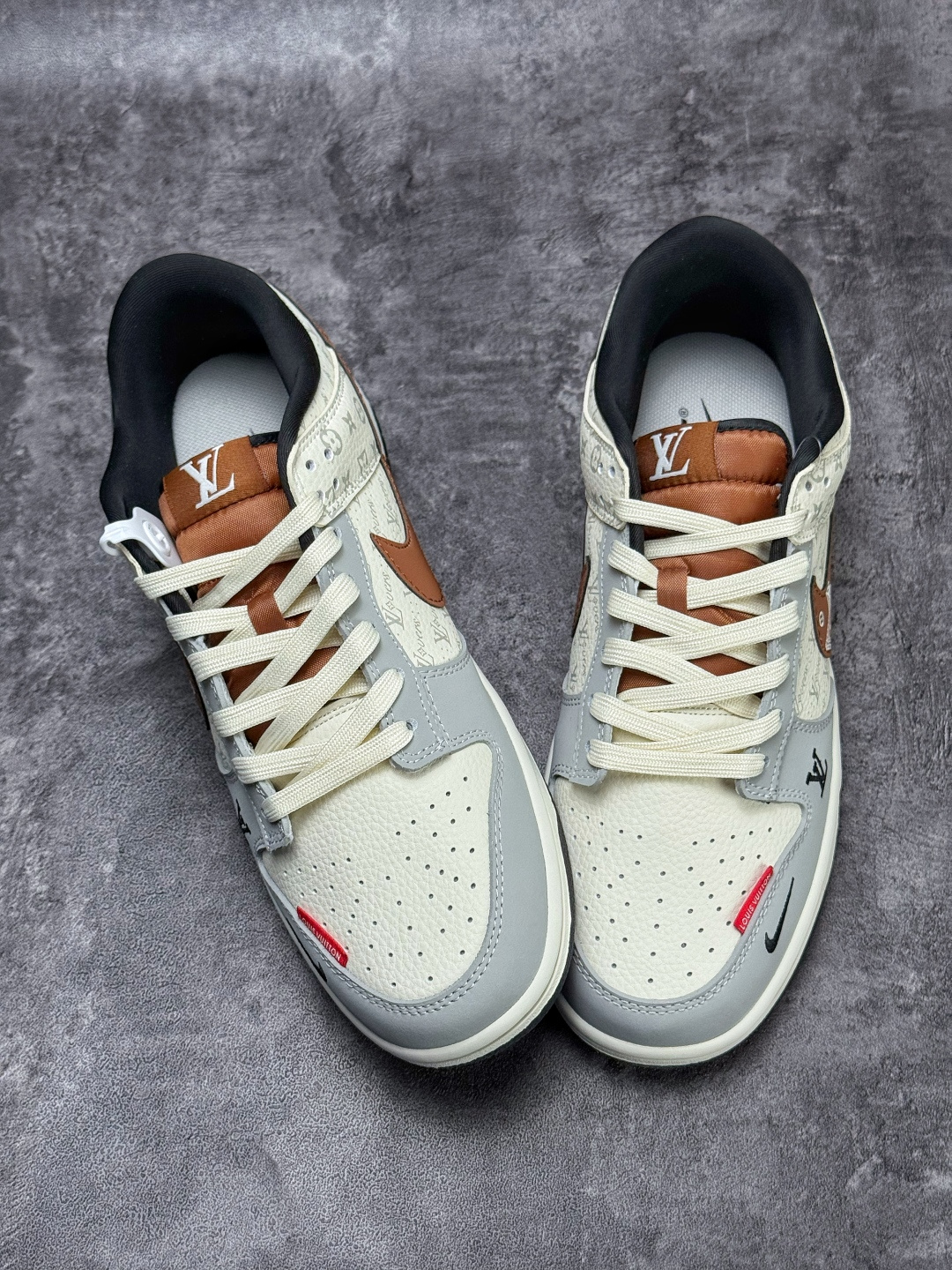 230 Nike SB Dunk Low x Louis Vuitton 灰白棕小勾 MN1688-114