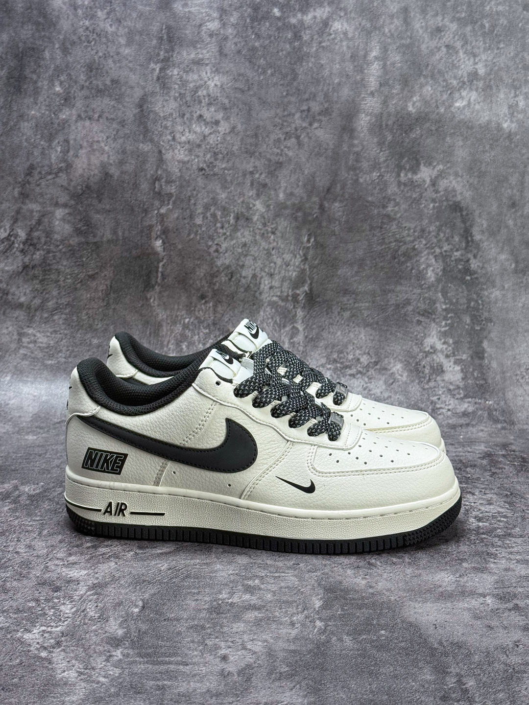 Nike Air Force 1 Low 07 白黑小勾满天星 JP8028-073-Top High Quatity Cheap Sneakers Fashion Clothing Clothes Bags handbags Shoes of all Brand wholesale With The best Quality And Beautiful Price from China Factory Chinese suppliers wholesaler seller Nike Air Force 1 Low 07 白黑小勾满天星 JP8028-073