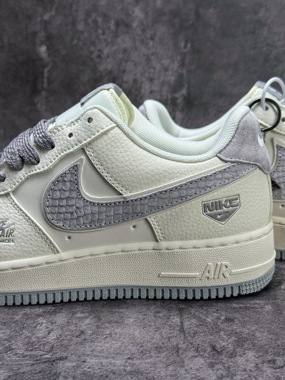 Nike Air Force 1 Low 07 白灰小勾 DN9688-107