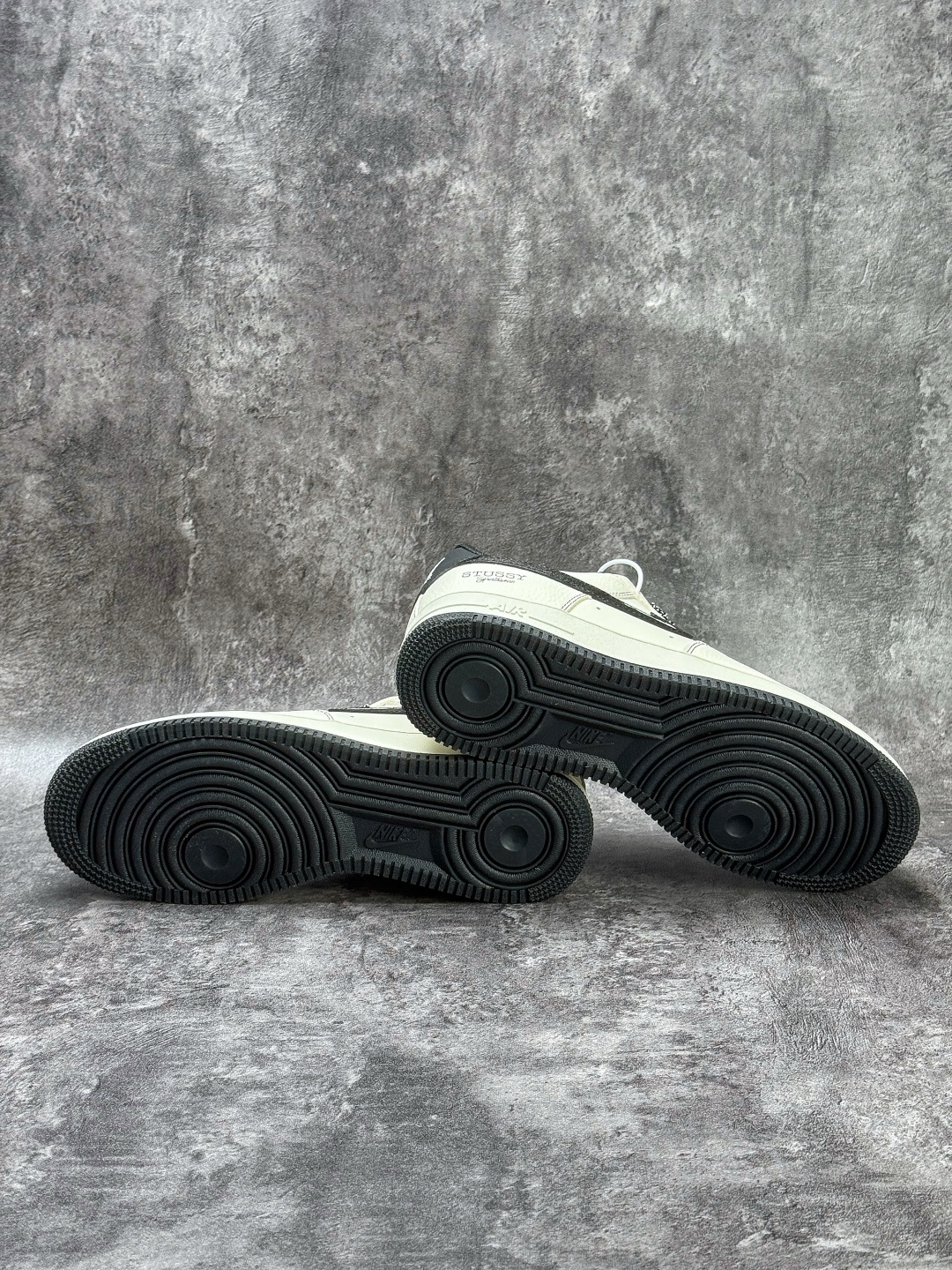Nike Air Force 1 Low 07 x Stussy 白黑满天星 LD1999-026-Top High Quatity Cheap Sneakers Fashion Clothing Clothes Bags handbags Shoes of all Brand wholesale With The best Quality And Beautiful Price from China Factory Chinese suppliers wholesaler seller Nike Air Force 1 Low 07 x Stussy 白黑满天星 LD1999-026