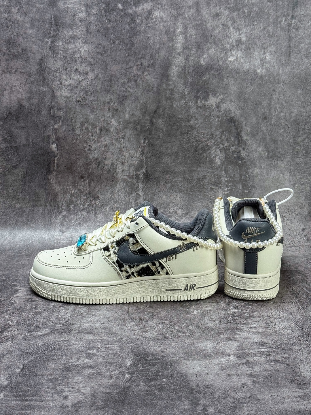 Nike Air Force 1 Low 07 白灰珍珠 FJ7740-071-Top High Quatity Cheap Sneakers Fashion Clothing Clothes Bags handbags Shoes of all Brand wholesale With The best Quality And Beautiful Price from China Factory Chinese suppliers wholesaler seller Nike Air Force 1 Low 07 白灰珍珠 FJ7740-071