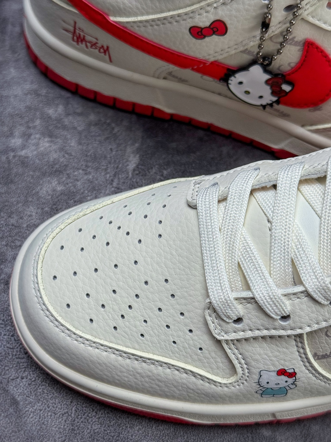Nike SB Dunk Low x Stussy Hello Kitty 白红 SG6688-011-High Quatity Cheap Brand wholesale wholesaler seller Clothes Bags handbags Sneakers Top Fashion Clothing Shoes from China Factory Chinese suppliers best Quality Beautiful Price Nike SB Dunk Low x Stussy Hello Kitty 白红 SG6688-011