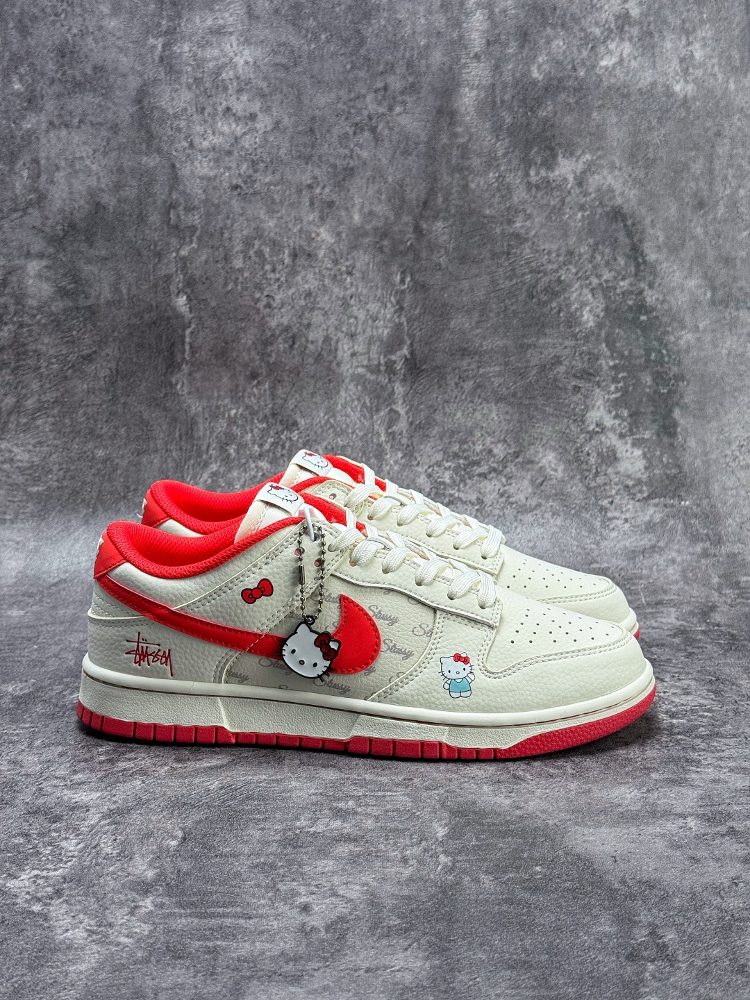 Nike SB Dunk Low x Stussy Hello Kitty 白红 SG6688-011-High Quatity Cheap Brand wholesale wholesaler seller Clothes Bags handbags Sneakers Top Fashion Clothing Shoes from China Factory Chinese suppliers best Quality Beautiful Price Nike SB Dunk Low x Stussy Hello Kitty 白红 SG6688-011