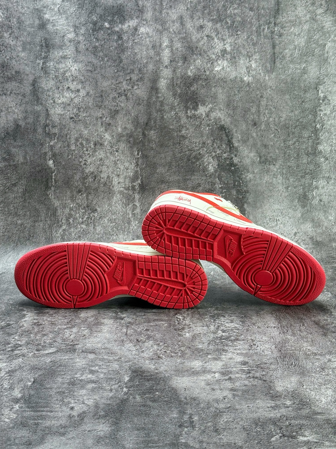 Nike SB Dunk Low x Stussy Hello Kitty 白红 SG6688-011-High Quatity Cheap Brand wholesale wholesaler seller Clothes Bags handbags Sneakers Top Fashion Clothing Shoes from China Factory Chinese suppliers best Quality Beautiful Price Nike SB Dunk Low x Stussy Hello Kitty 白红 SG6688-011