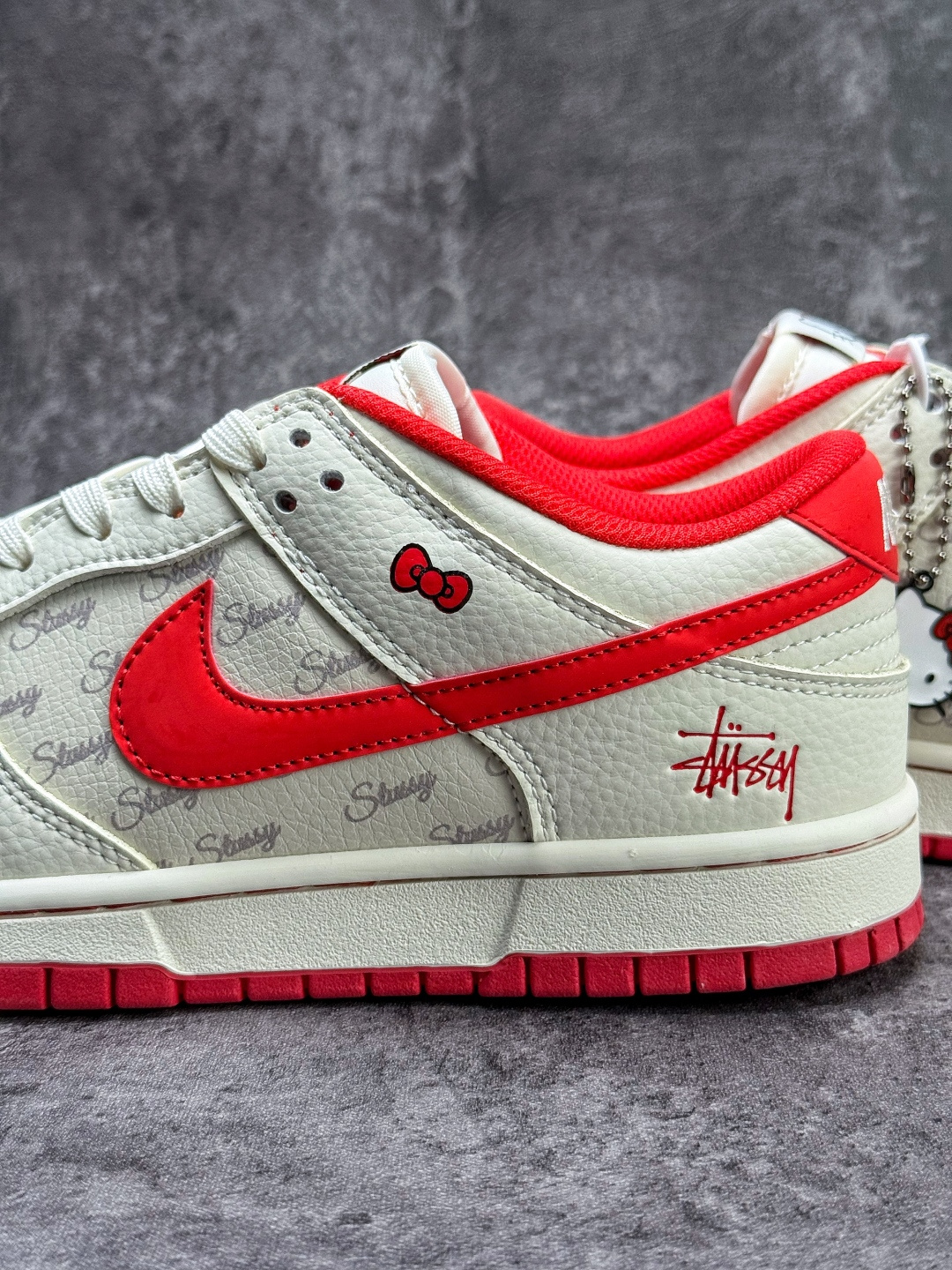 Nike SB Dunk Low x Stussy Hello Kitty 白红 SG6688-011-High Quatity Cheap Brand wholesale wholesaler seller Clothes Bags handbags Sneakers Top Fashion Clothing Shoes from China Factory Chinese suppliers best Quality Beautiful Price Nike SB Dunk Low x Stussy Hello Kitty 白红 SG6688-011