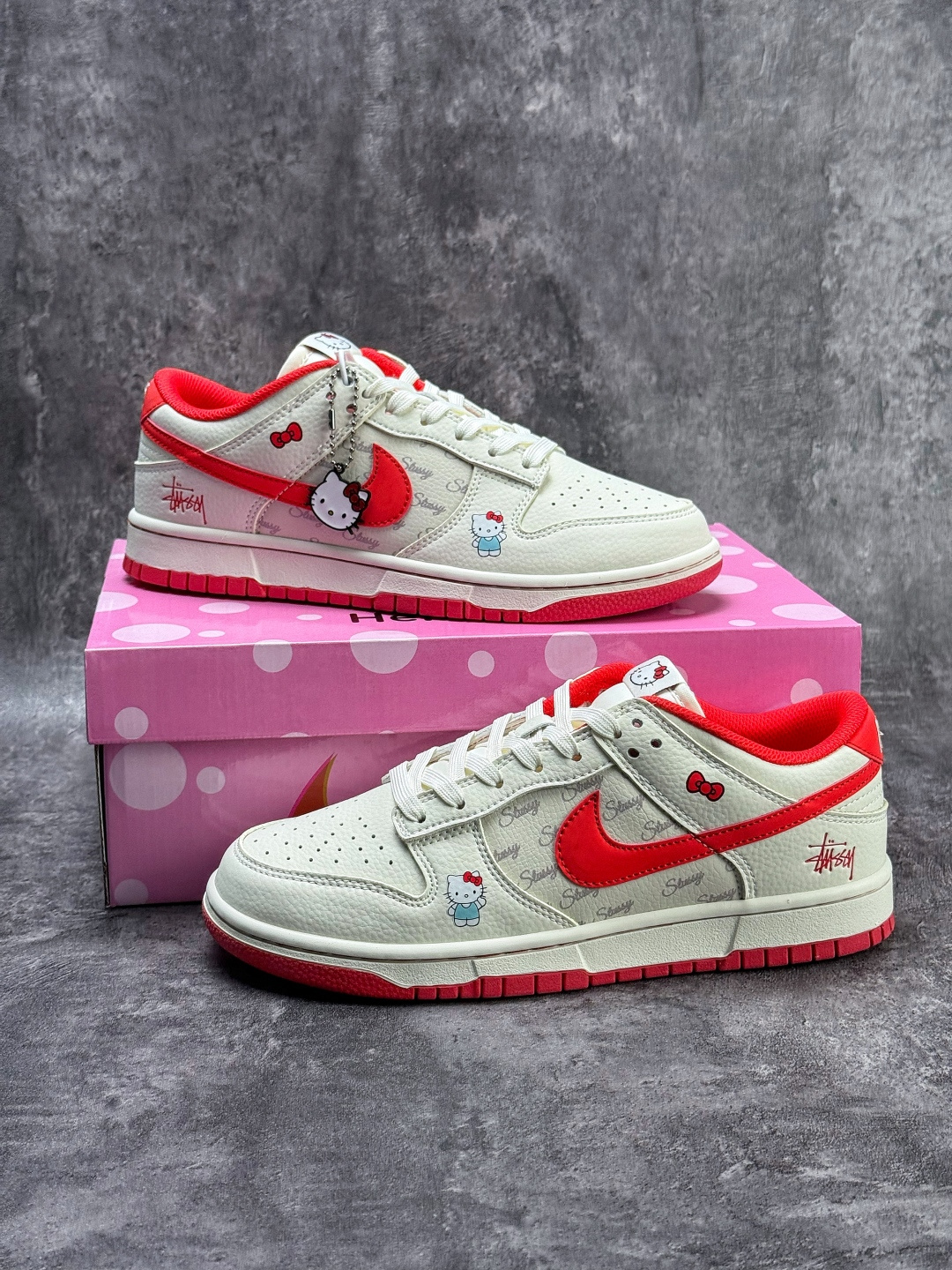 Nike SB Dunk Low x Stussy Hello Kitty 白红 SG6688-011-High Quatity Cheap Brand wholesale wholesaler seller Clothes Bags handbags Sneakers Top Fashion Clothing Shoes from China Factory Chinese suppliers best Quality Beautiful Price Nike SB Dunk Low x Stussy Hello Kitty 白红 SG6688-011