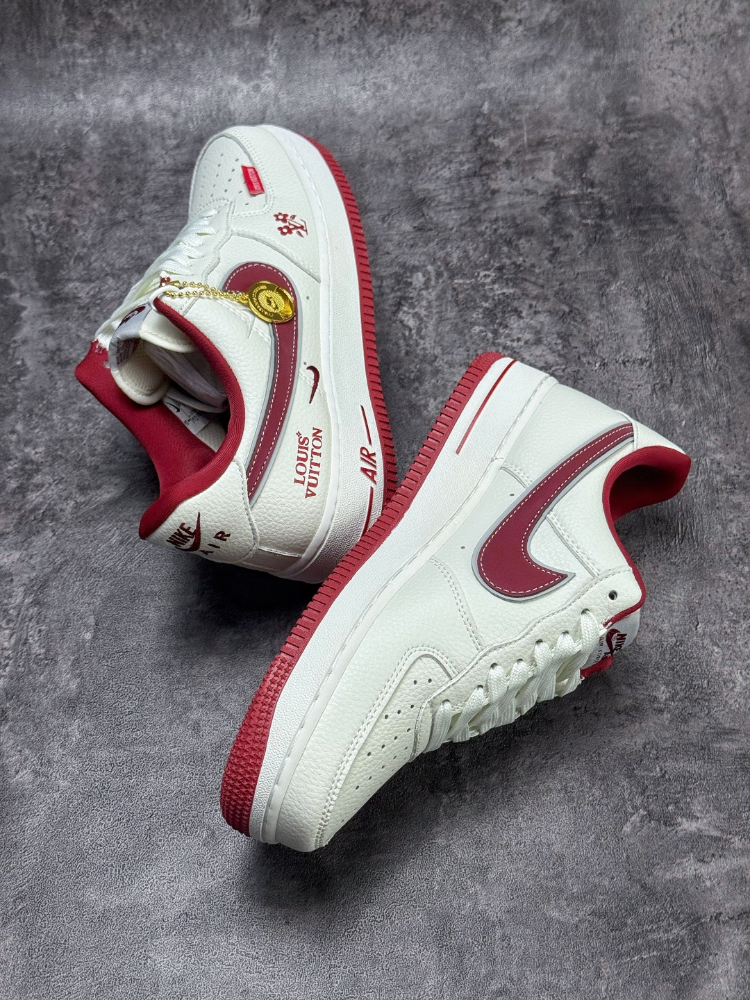 Nike Air Force 1 Low 07 x Louis Vuitton 白红双小勾 WY0655-103-莆田鞋,莆田鞋货源,高仿鞋,高仿鞋货源,安福档口,莆田高仿鞋,莆田鞋批发,高仿鞋批发,莆田高仿运动鞋,高仿运动鞋,莆田运动鞋 Nike Air Force 1 Low 07 x Louis Vuitton 白红双小勾 WY0655-103