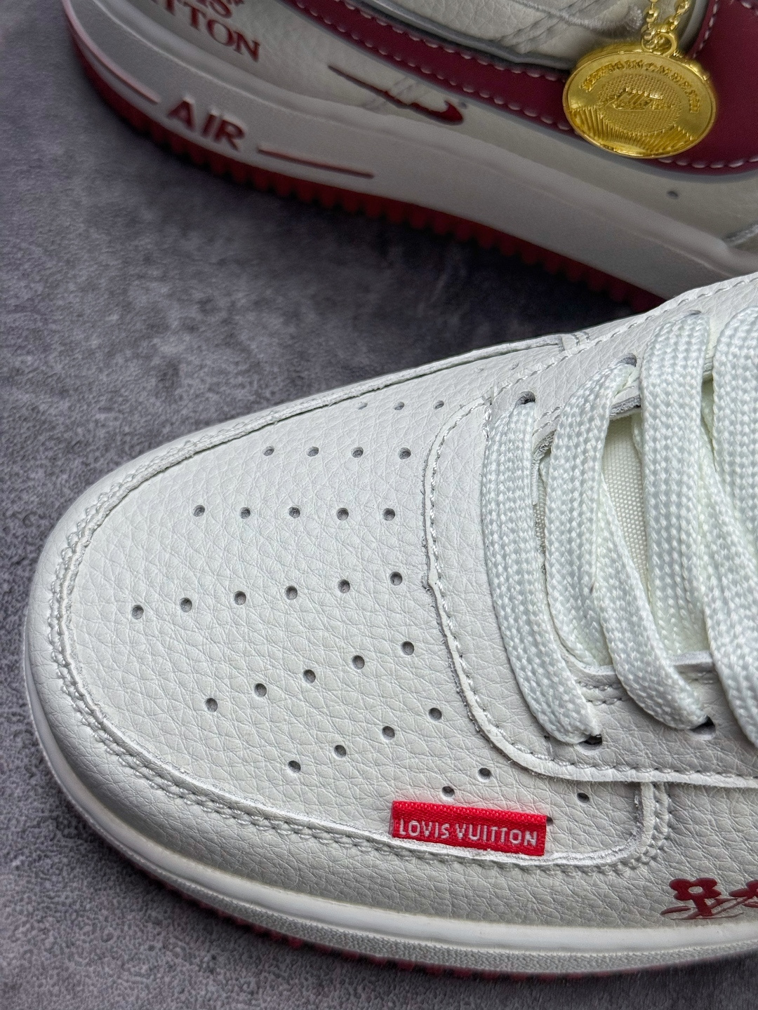 Nike Air Force 1 Low 07 x Louis Vuitton 白红双小勾 WY0655-103-莆田鞋,莆田鞋货源,高仿鞋,高仿鞋货源,安福档口,莆田高仿鞋,莆田鞋批发,高仿鞋批发,莆田高仿运动鞋,高仿运动鞋,莆田运动鞋 Nike Air Force 1 Low 07 x Louis Vuitton 白红双小勾 WY0655-103