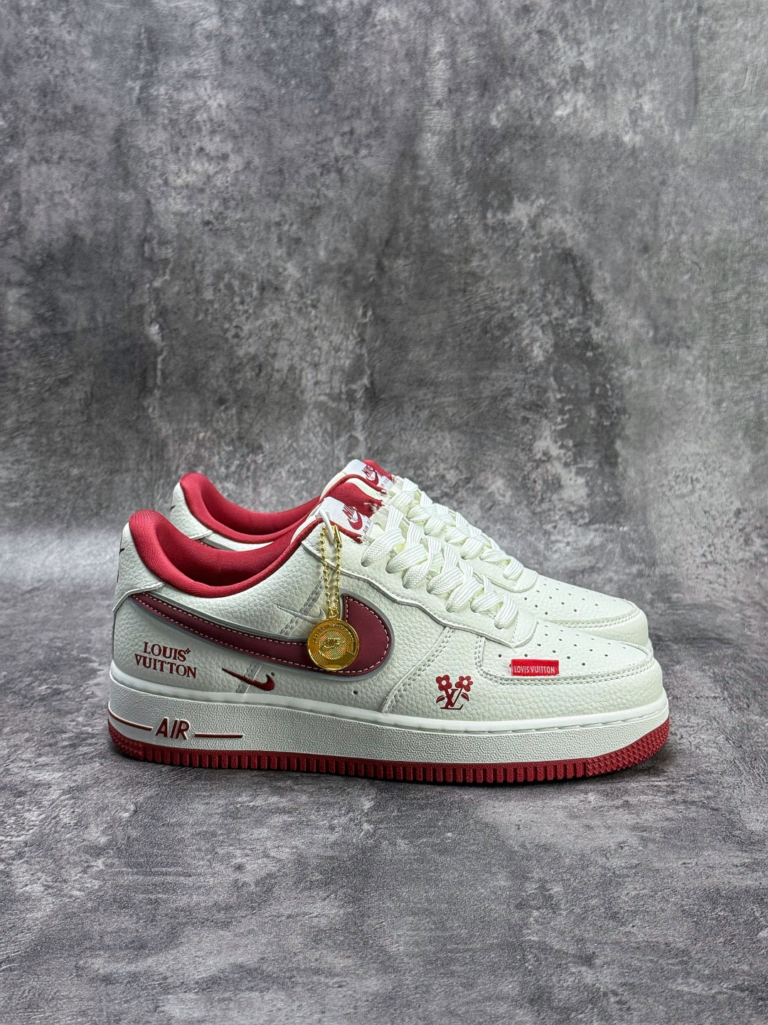 Nike Air Force 1 Low 07 x Louis Vuitton 白红双小勾 WY0655-103-莆田鞋,莆田鞋货源,高仿鞋,高仿鞋货源,安福档口,莆田高仿鞋,莆田鞋批发,高仿鞋批发,莆田高仿运动鞋,高仿运动鞋,莆田运动鞋 Nike Air Force 1 Low 07 x Louis Vuitton 白红双小勾 WY0655-103