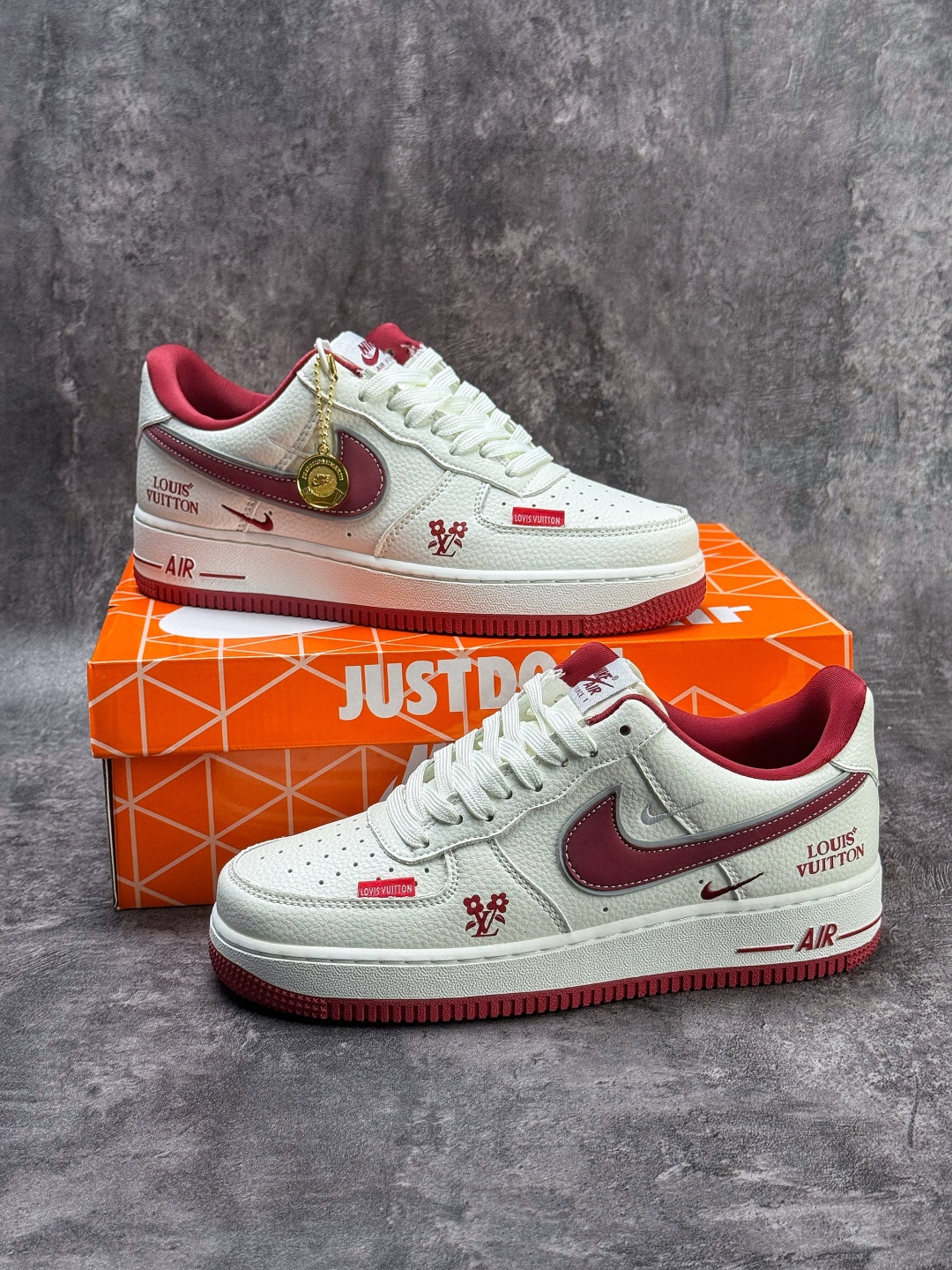 Nike Air Force 1 Low 07 x Louis Vuitton 白红双小勾 WY0655-103-莆田鞋,莆田鞋货源,高仿鞋,高仿鞋货源,安福档口,莆田高仿鞋,莆田鞋批发,高仿鞋批发,莆田高仿运动鞋,高仿运动鞋,莆田运动鞋 Nike Air Force 1 Low 07 x Louis Vuitton 白红双小勾 WY0655-103
