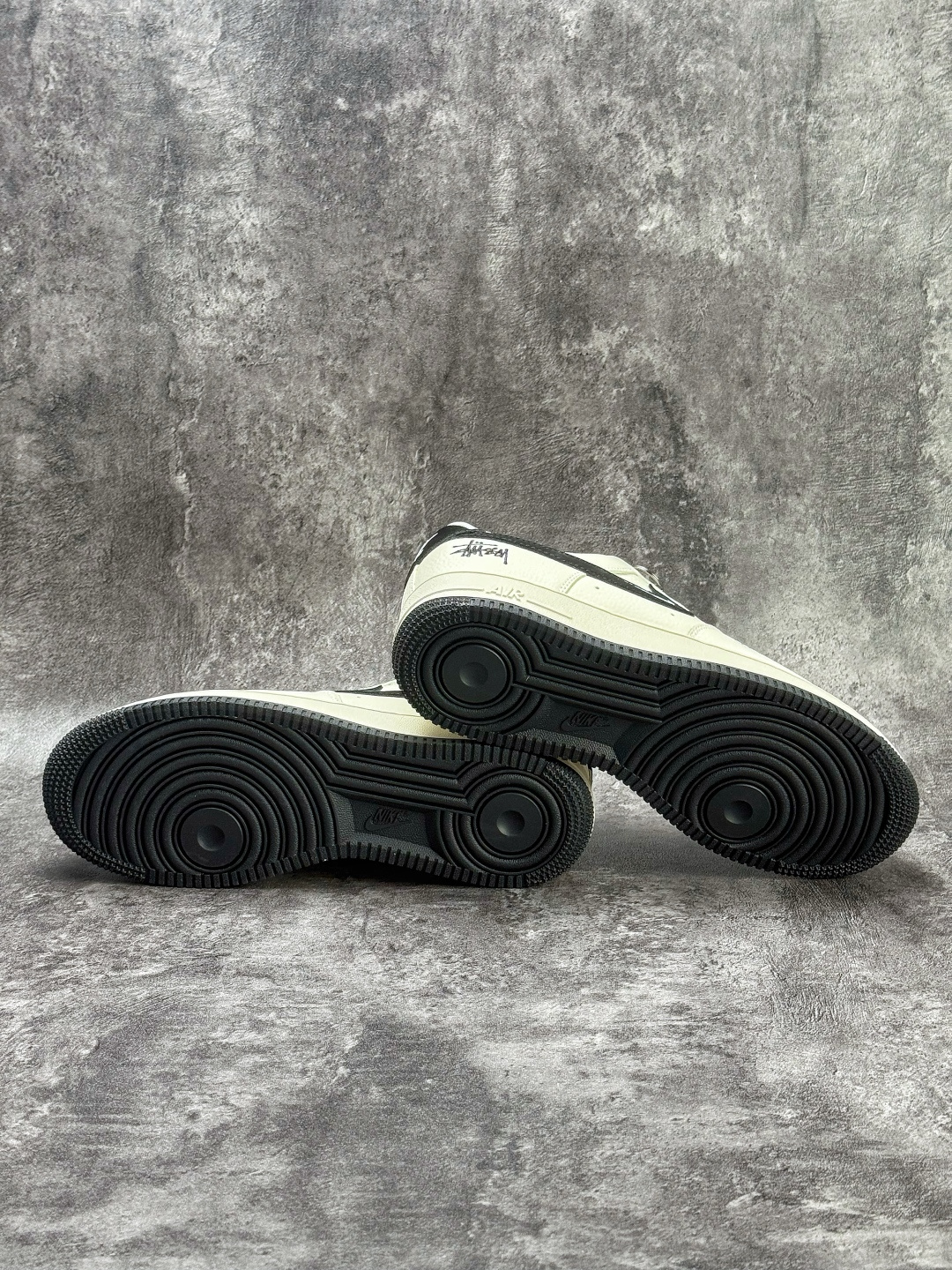 Nike Air Force 1 Low 07 x Stussy 白黑满天星 DN1688-820