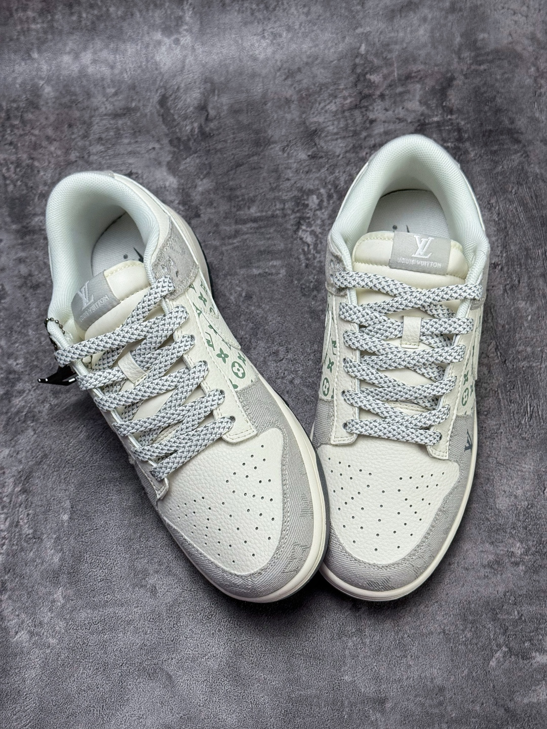 Nike SB Dunk Low x Louis Vuitton 灰白满天星 XX3168-141
