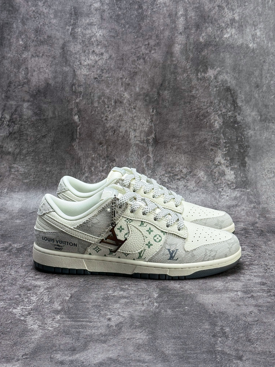 Nike SB Dunk Low x Louis Vuitton 灰白满天星 XX3168-141
