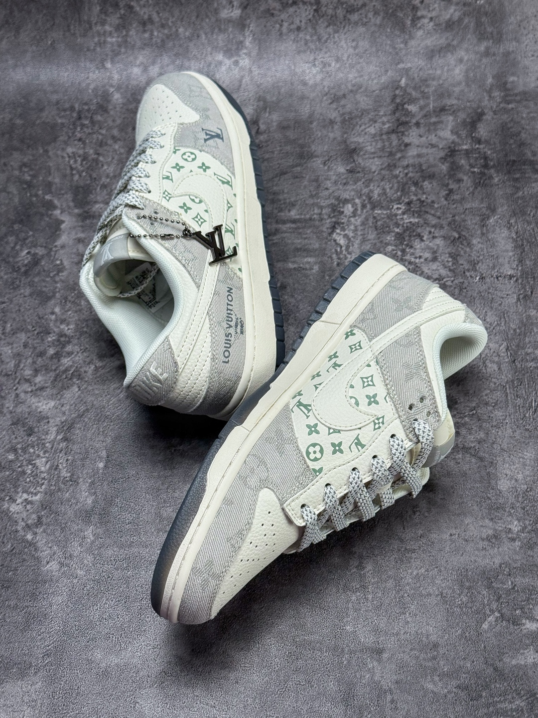 Nike SB Dunk Low x Louis Vuitton 灰白满天星 XX3168-141