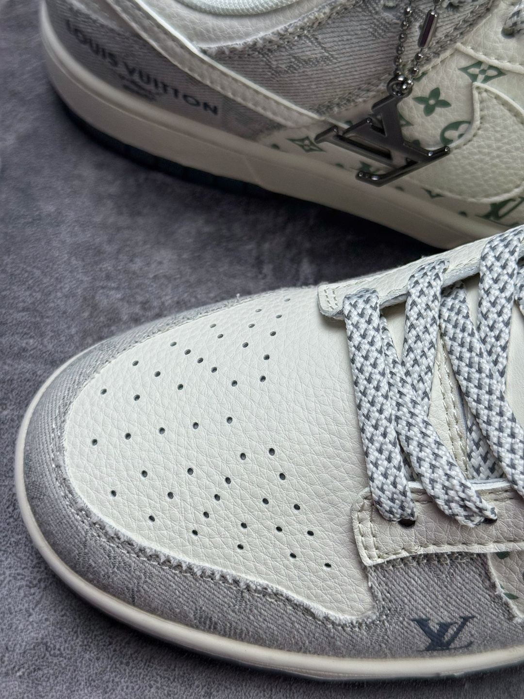 Nike SB Dunk Low x Louis Vuitton 灰白满天星 XX3168-141