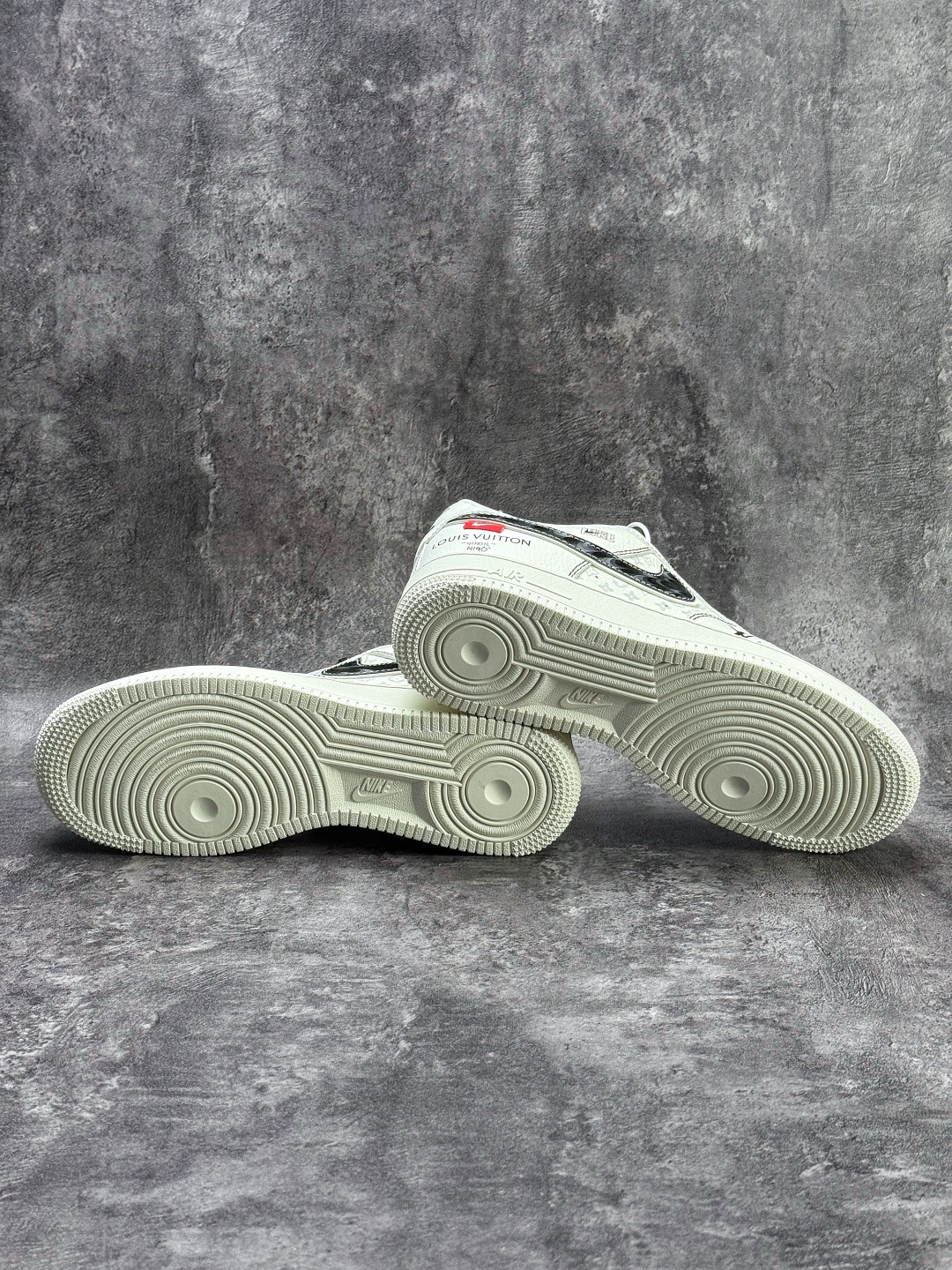 210 Nike Air Force 1 Low 07 x Louis Vuitton 白黑满天星 KG6699-F37