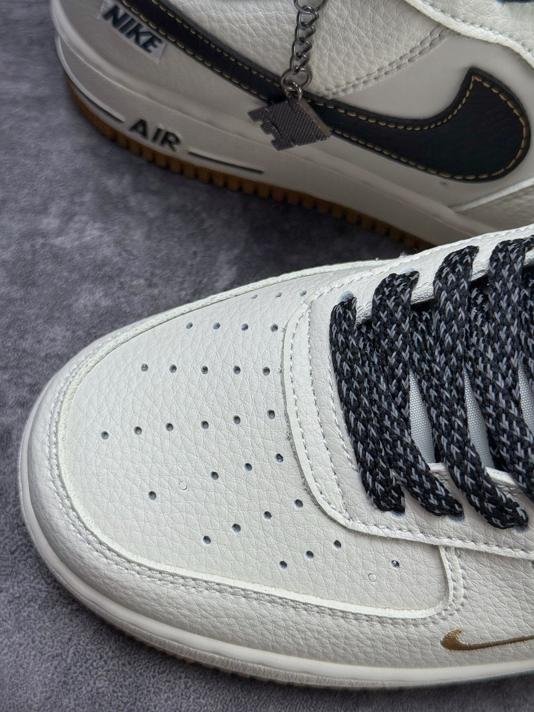 Nike Air Force 1 Low 07 白黑小勾满天星 DN9688-115